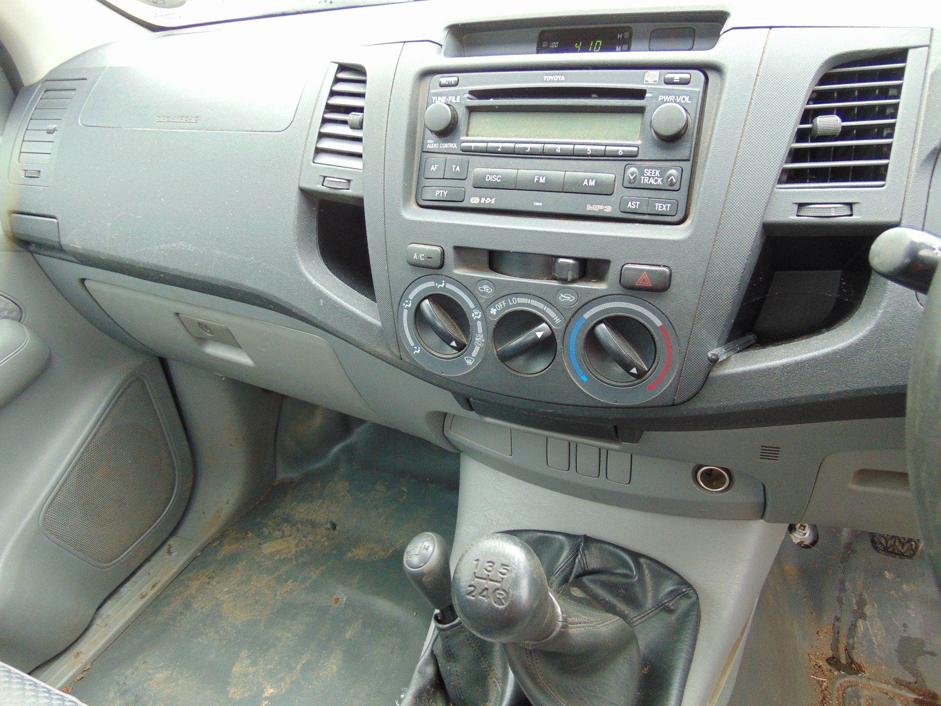 2007 Toyota Hilux 2.5 D4D Pickup - Image 10 of 17