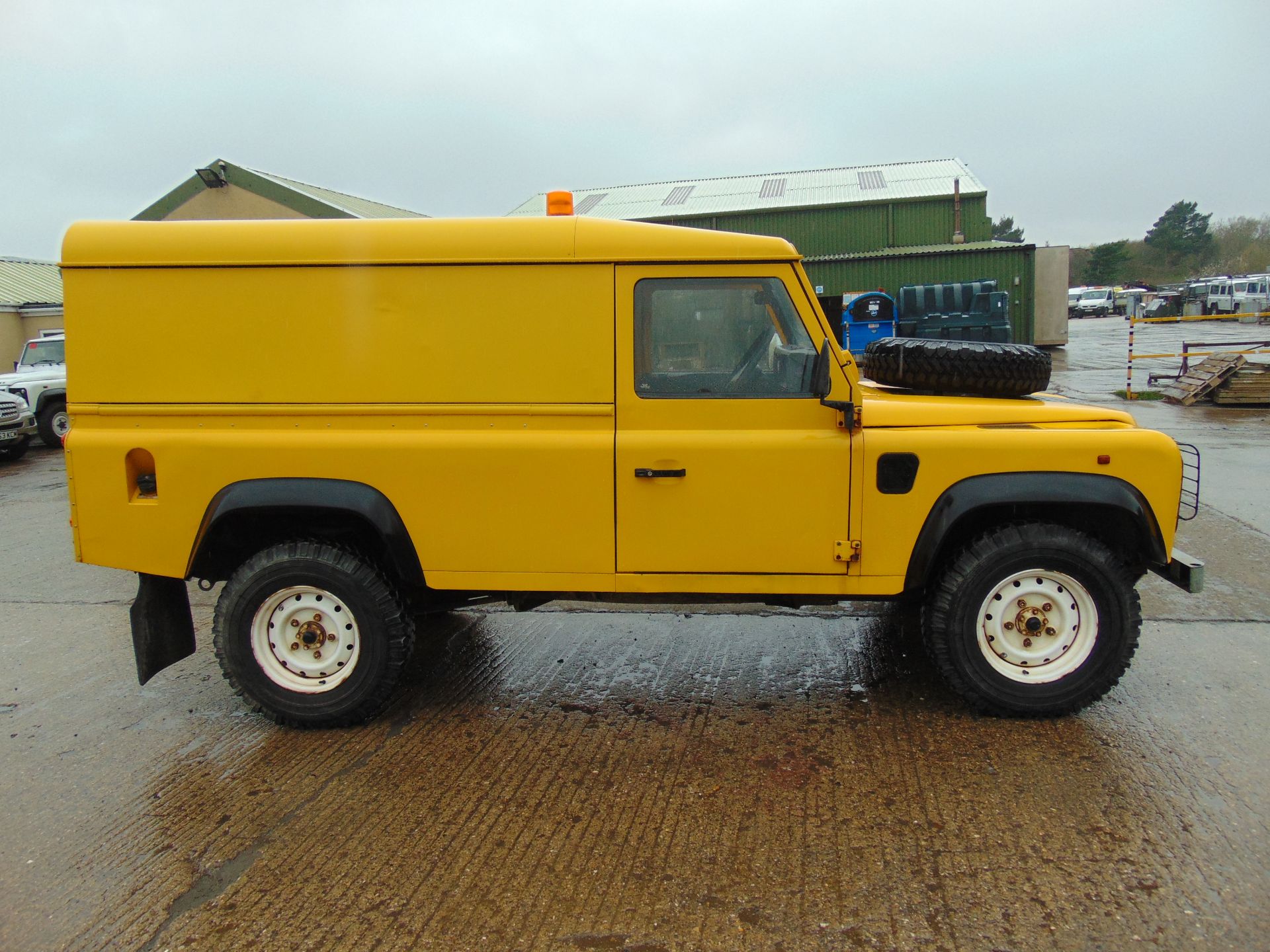 Land Rover Defender 110 Hard Top 300TDi - Image 5 of 19