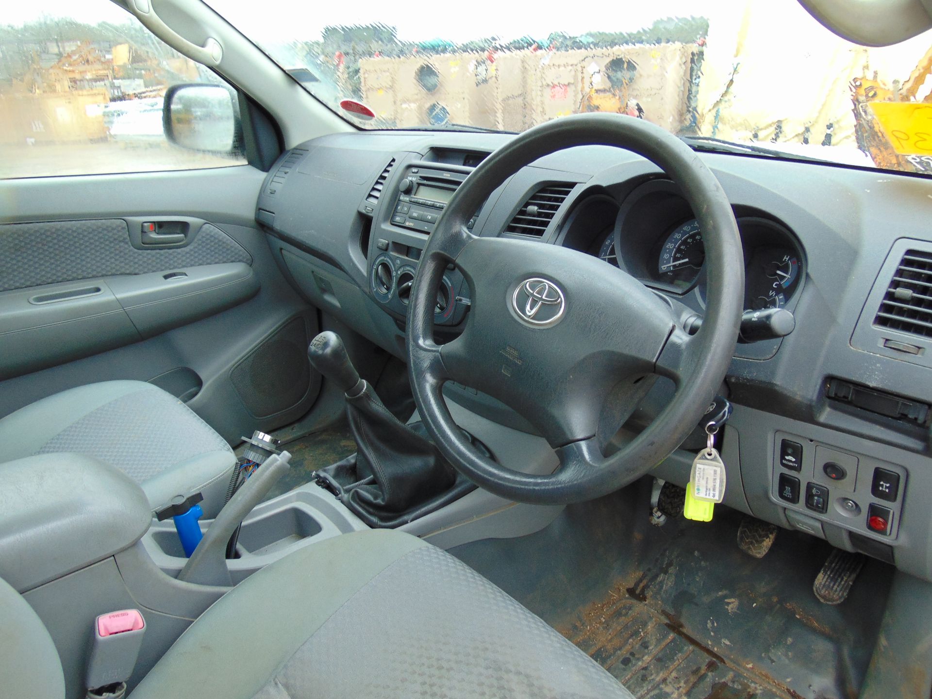 2007 Toyota Hilux 2.5 D4D Pickup - Image 11 of 17