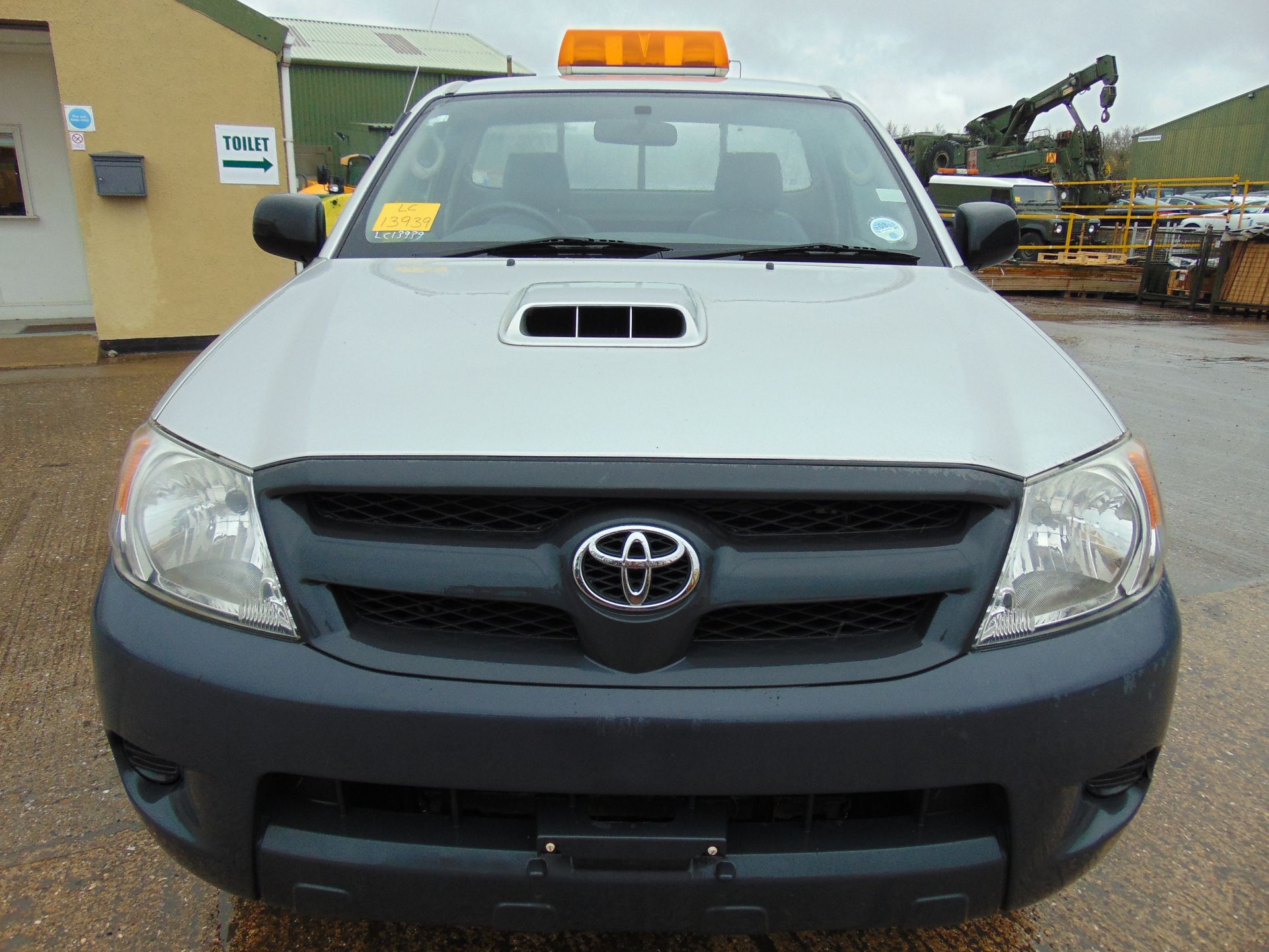 2007 Toyota Hilux 2.5 D4D Pickup - Image 2 of 17
