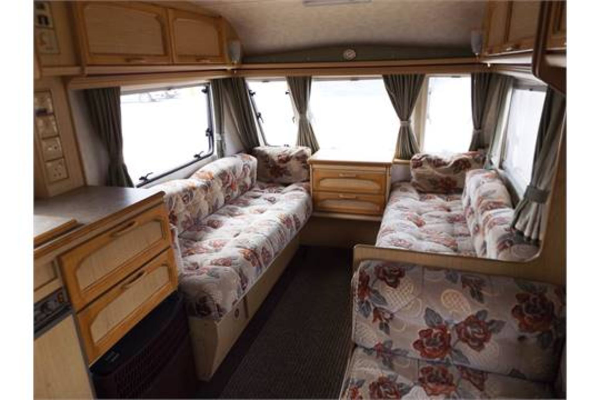 Compass Kensington 500/4 Berth Caravan - Image 11 of 18