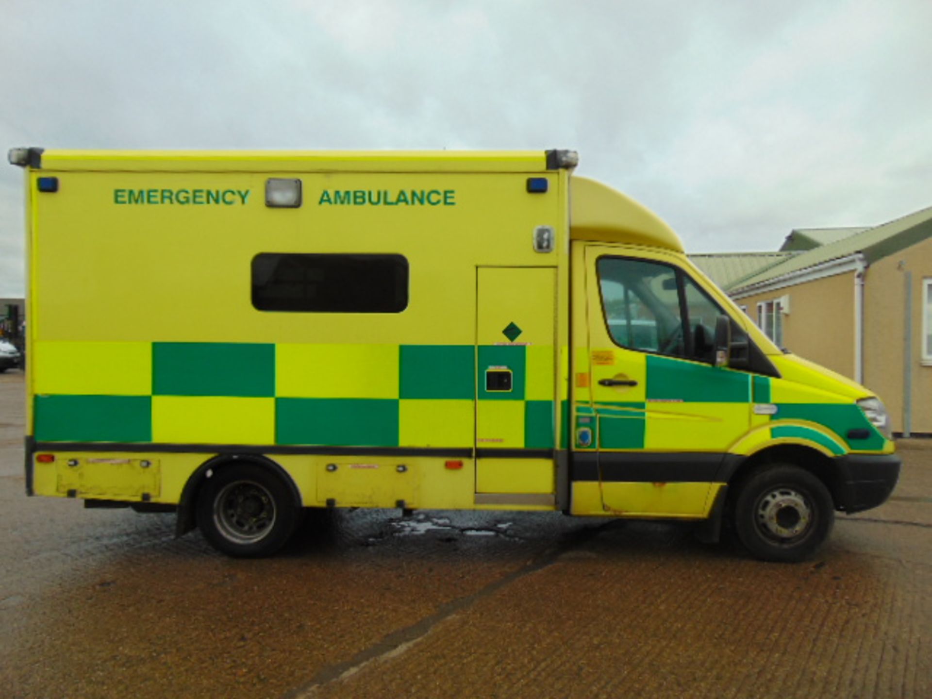 Mercedes Sprinter 515 CDI Turbo diesel ambulance - Image 6 of 16