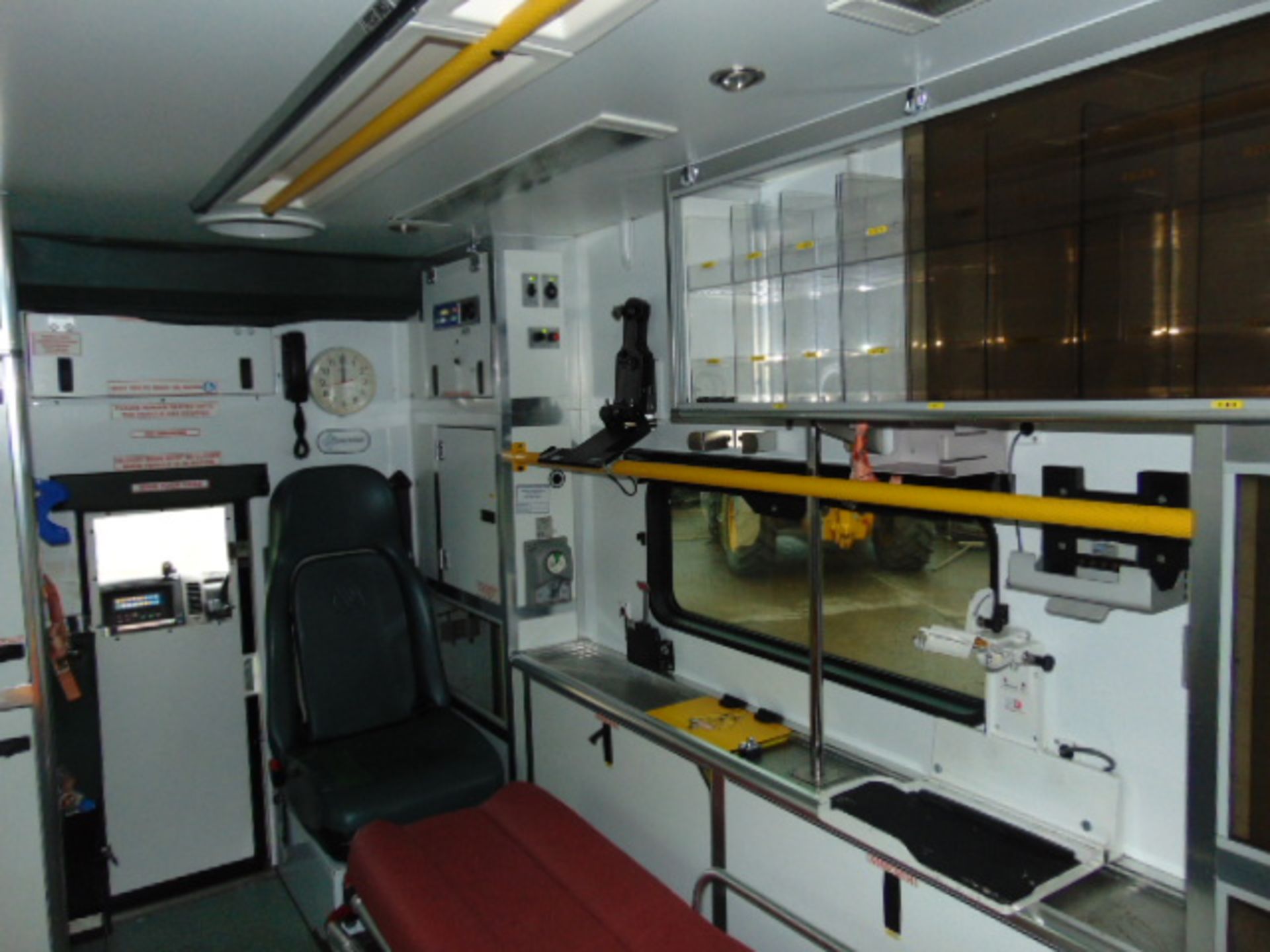 Mercedes Sprinter 515 CDI Turbo diesel ambulance - Image 13 of 16