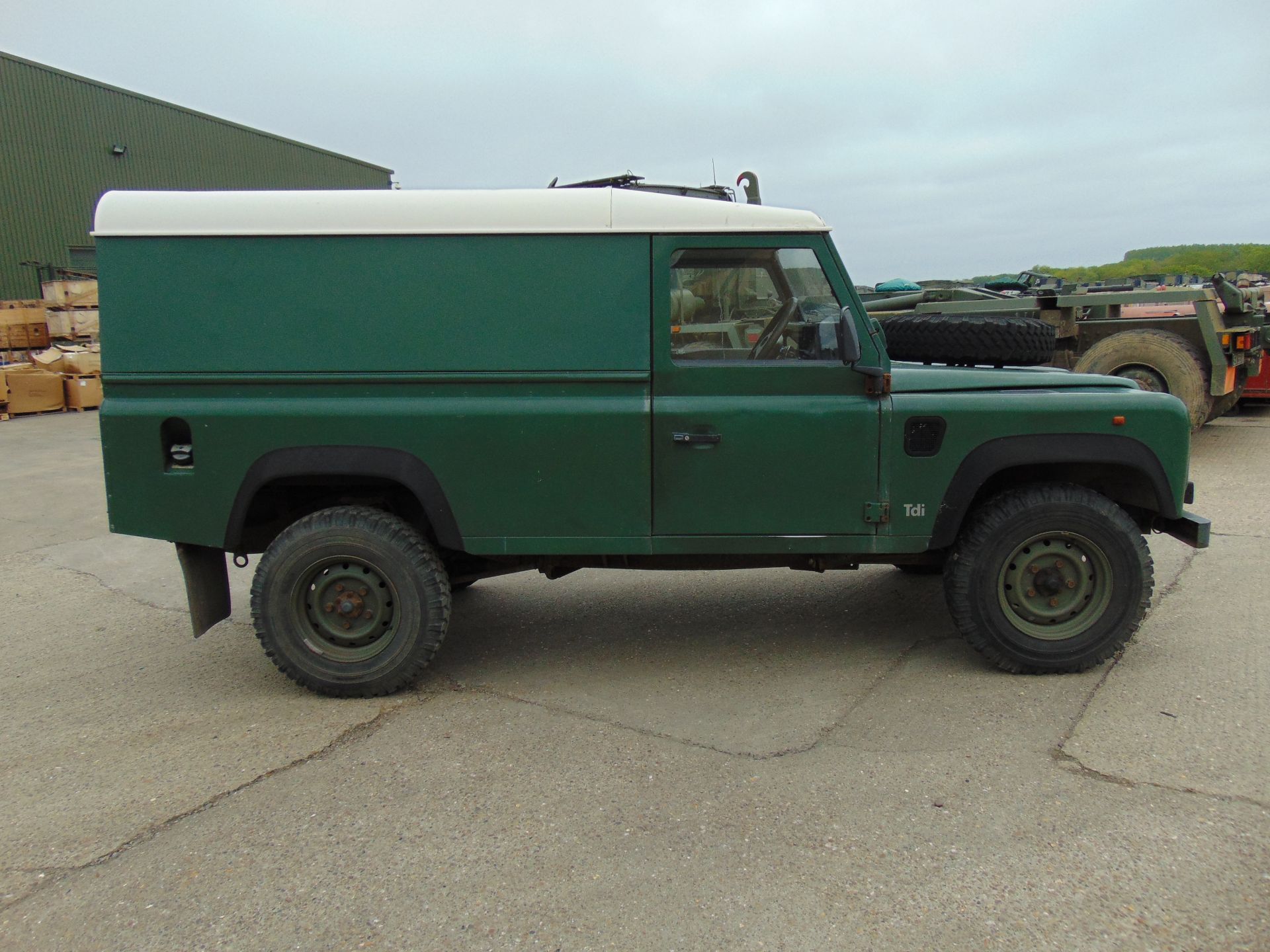 Land Rover Defender 110 300TDi - Image 5 of 20