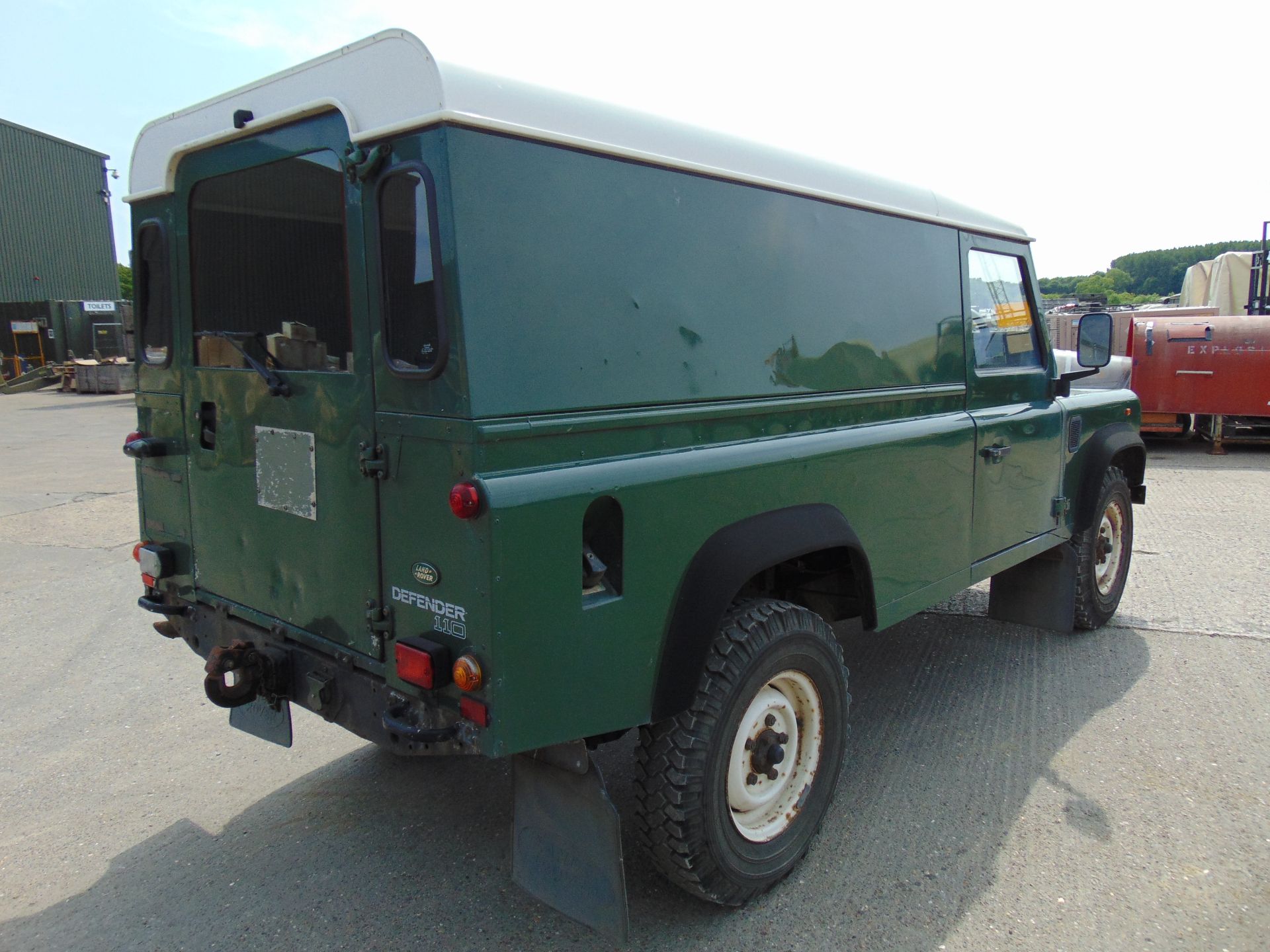 Land Rover Defender 110 300TDi - Image 8 of 19