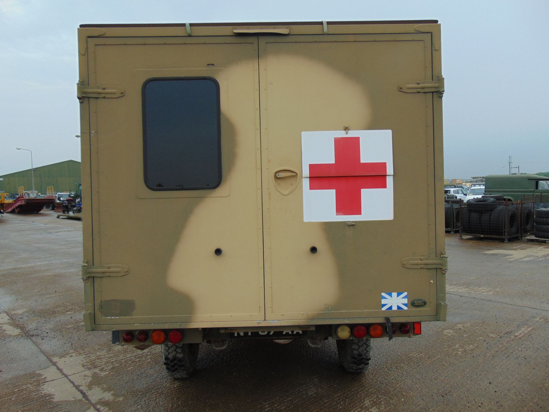 Military Specification Land Rover Wolf 130 ambulance - Image 7 of 21