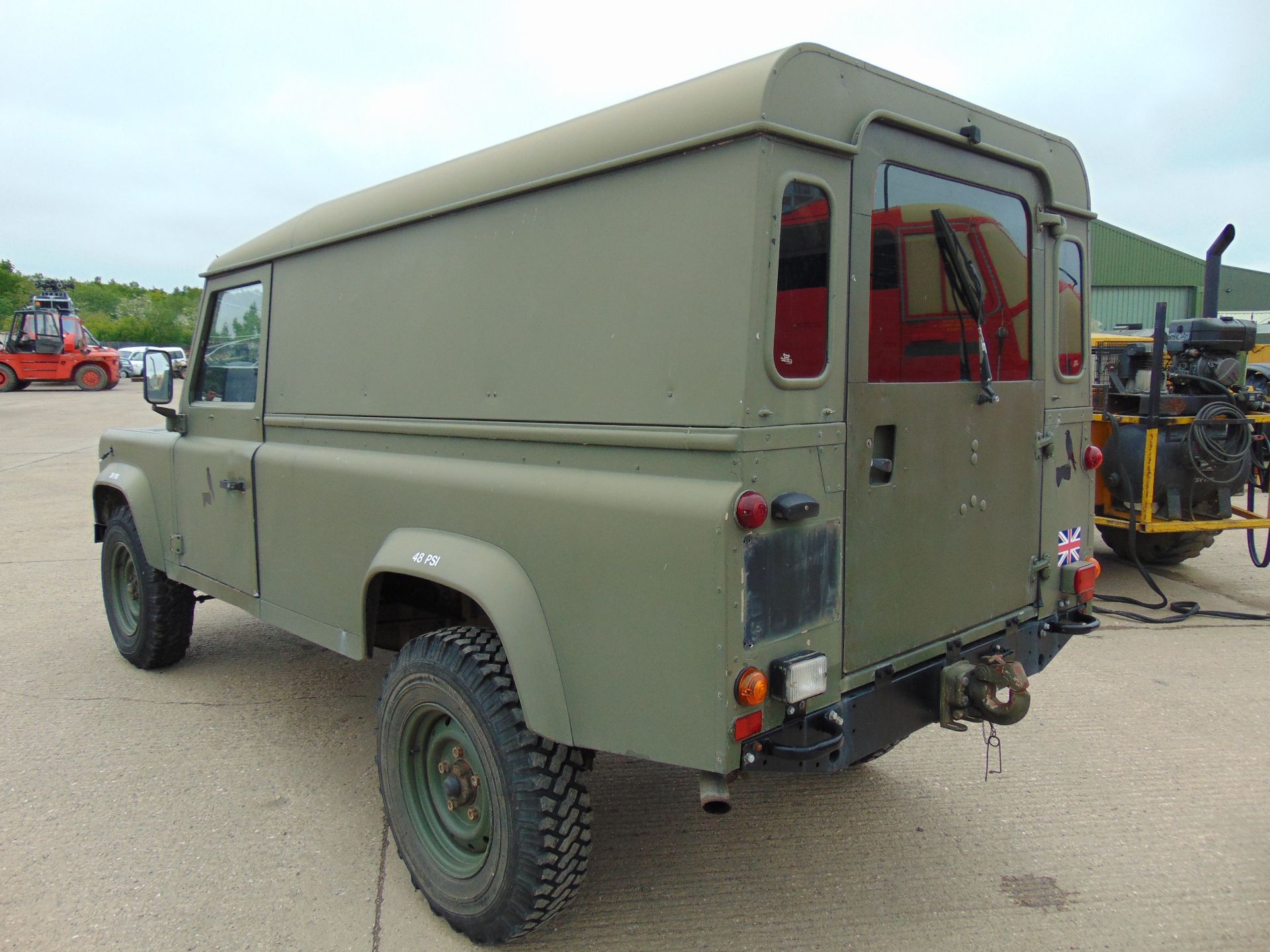 Land Rover Defender 110 300TDi - Image 6 of 18