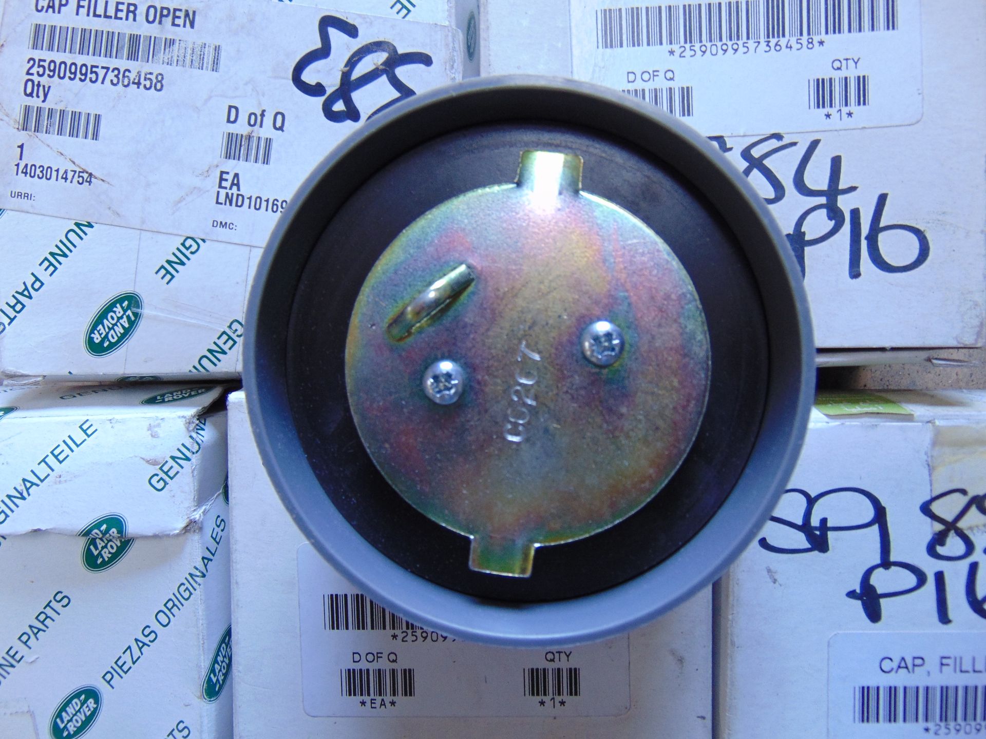 5 x Land Rover Defender Fuel Filler Caps P/No WLD100690 - Image 2 of 4