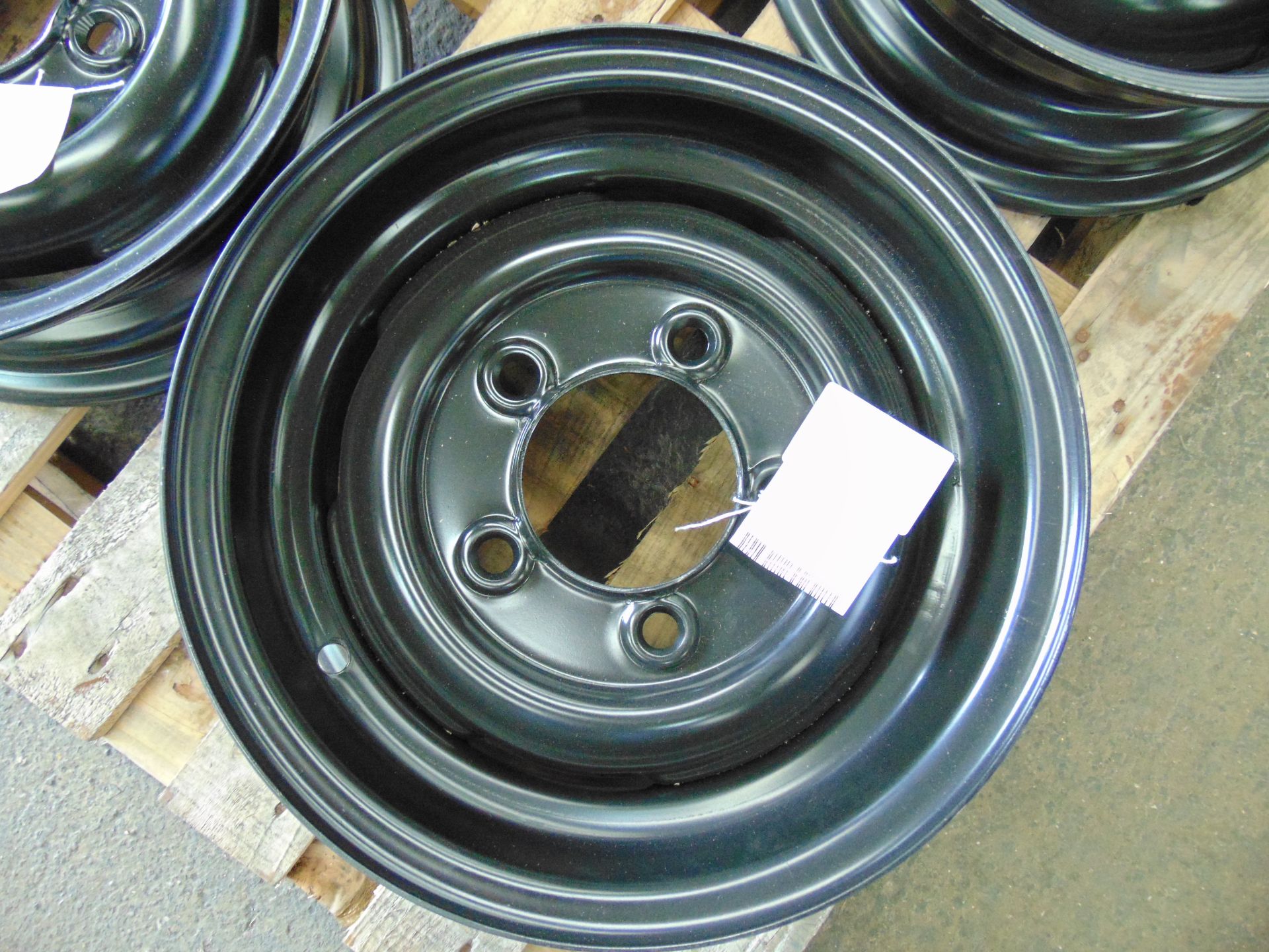 4 x Land Rover Defender Road Wheels (Tubed Black) P/No ANR4636PM - Image 3 of 4