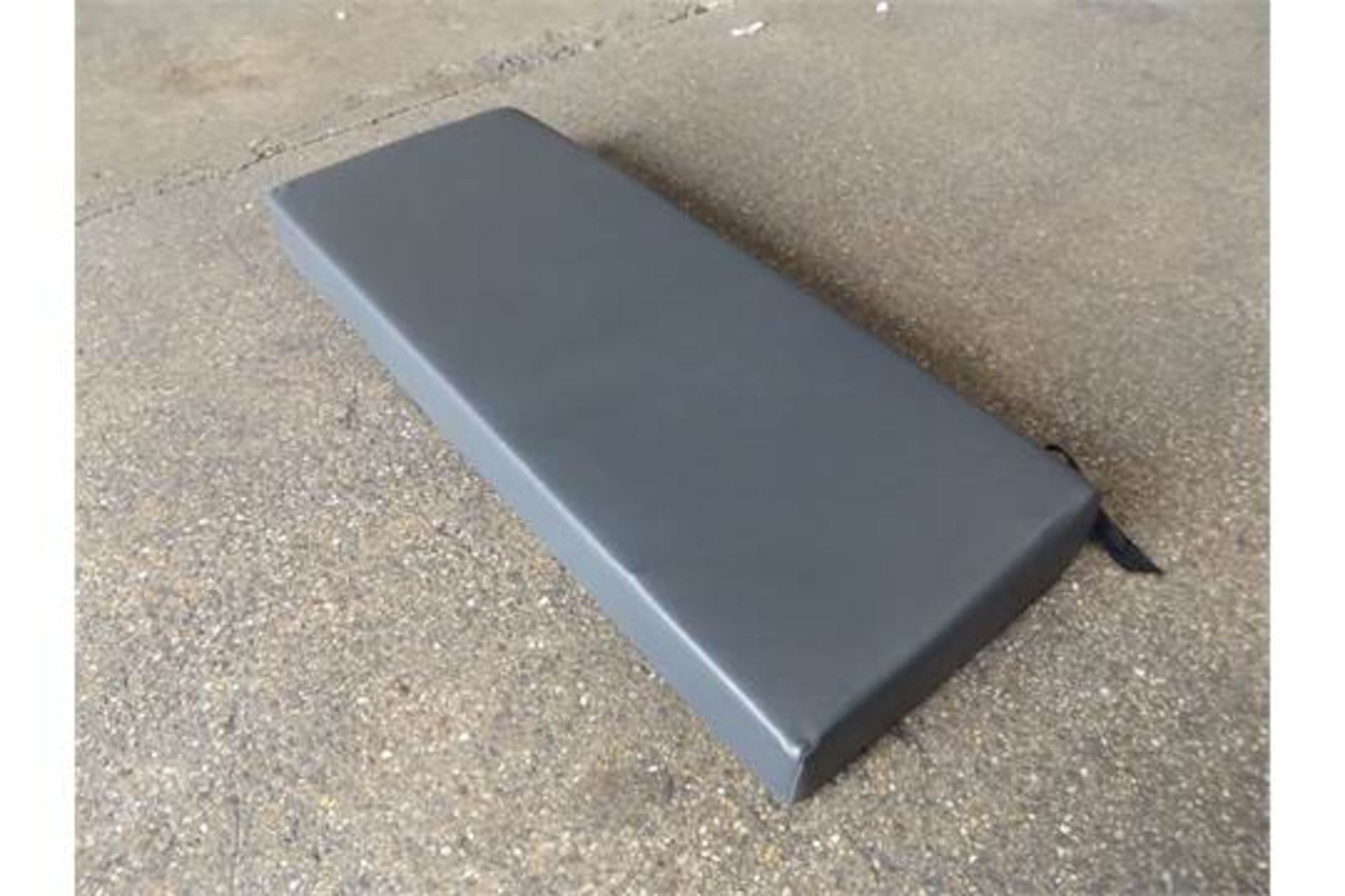 4 x Land Rover Rear Seat Cushions Charcoal P/No 349988 - Image 2 of 5