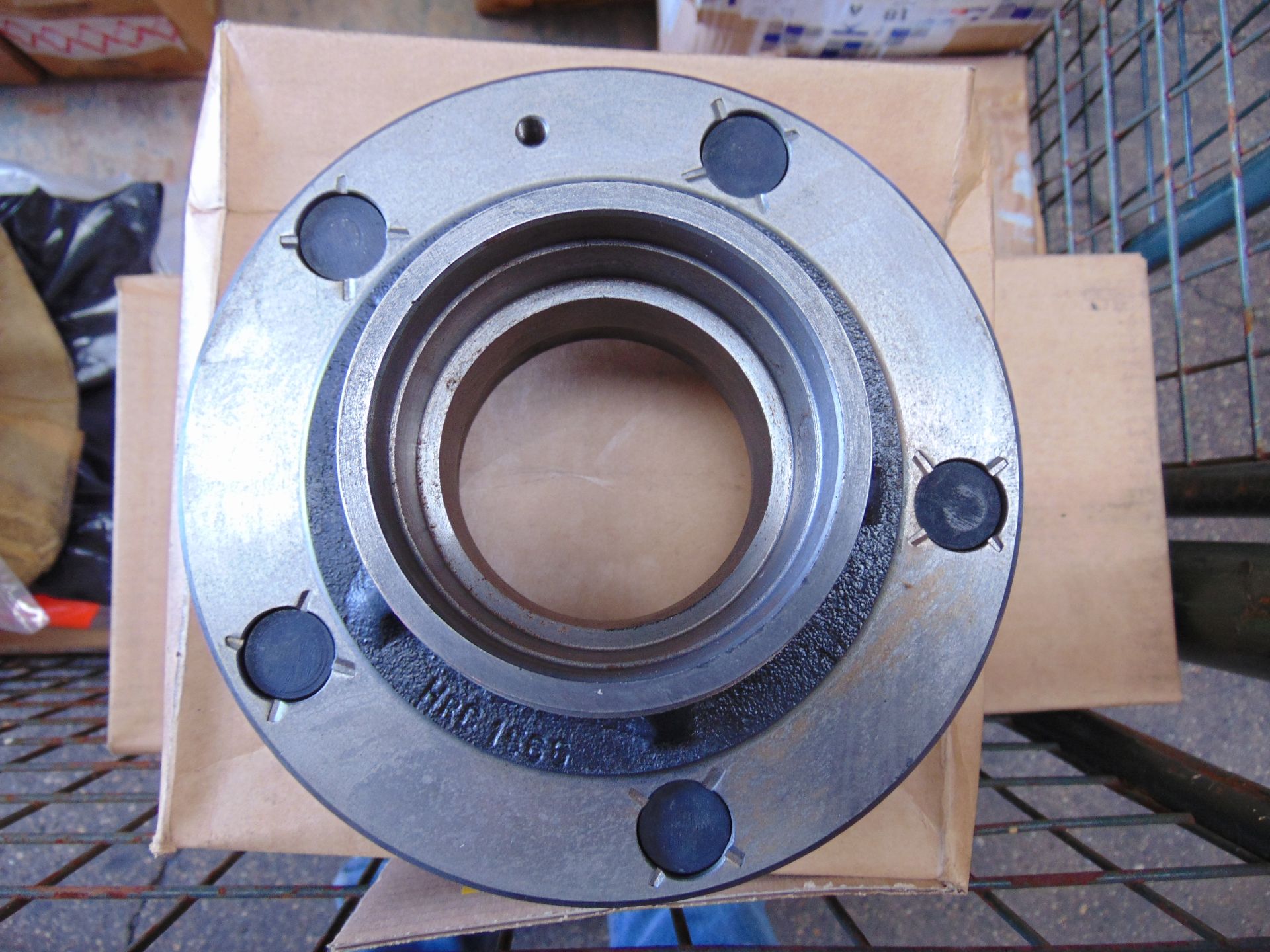 7 x Land Rover Defender Rear Hub Assys P/No FRC8555 - Image 3 of 4