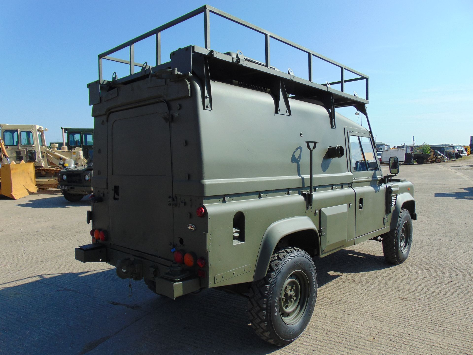 Land Rover Wolf 110 Hard Top Spice Comms vehicle - Image 8 of 25