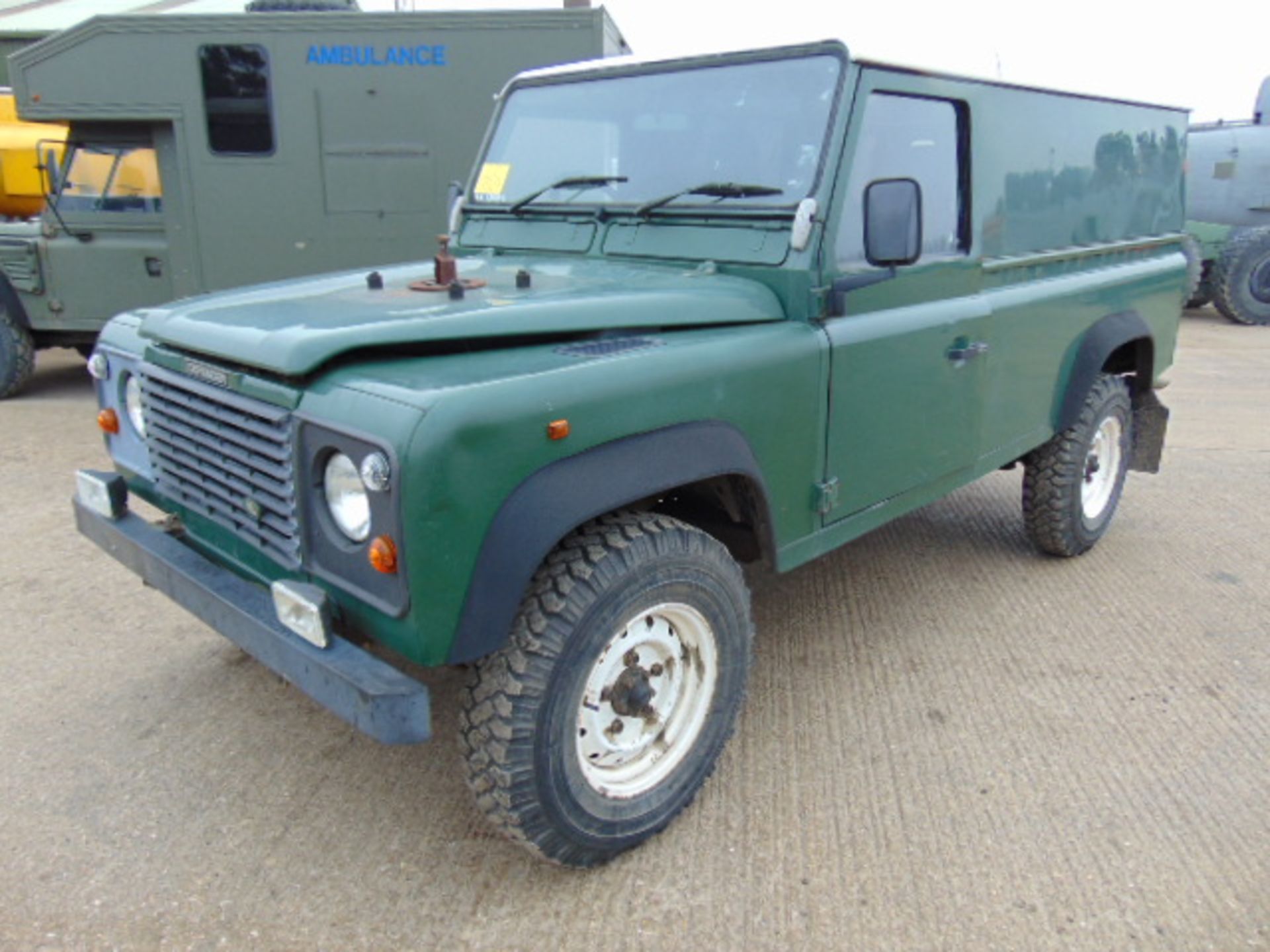 Land Rover Defender 110 300TDi - Image 3 of 17