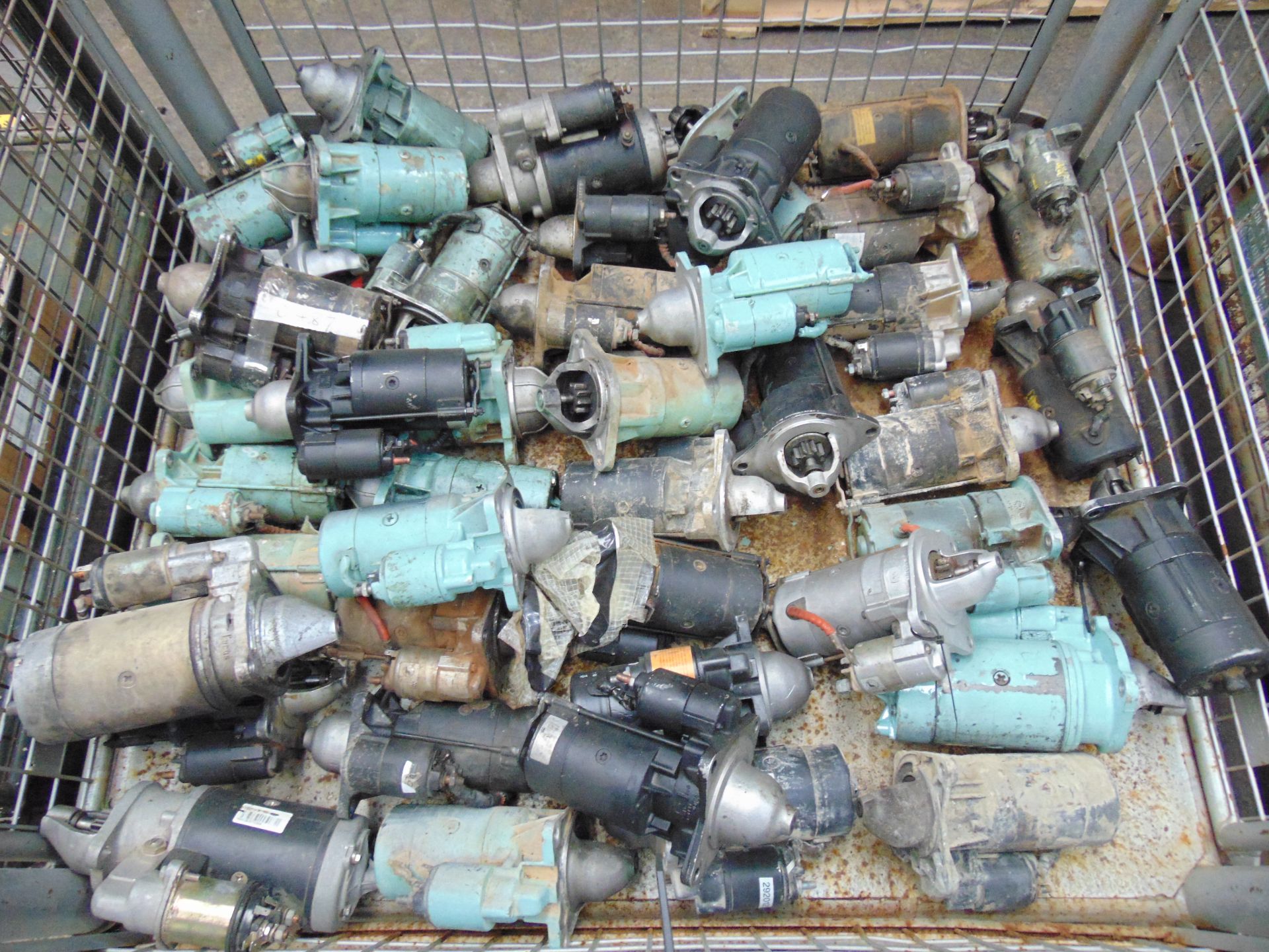 43 x Takeout Land Rover Starter Motors