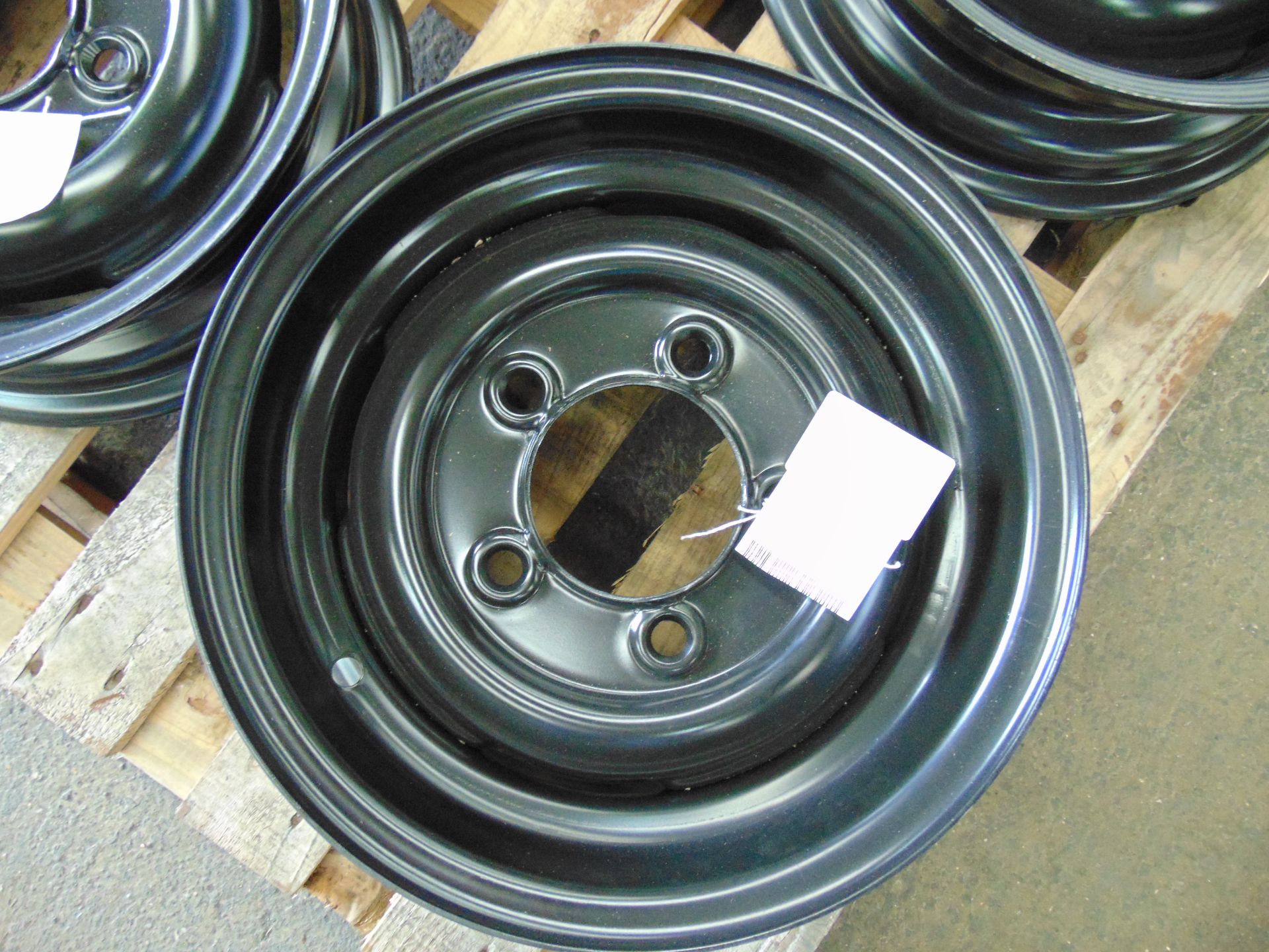 4 x Land Rover Defender Road Wheels (Tubed Black) P/No ANR4636PM - Image 2 of 4