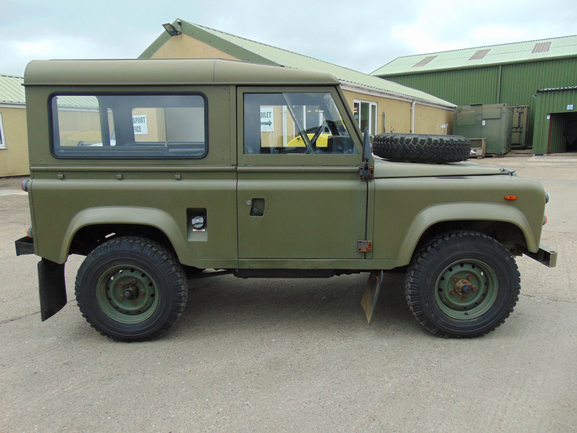 Land Rover Defender 90 Hard Top - Image 5 of 20