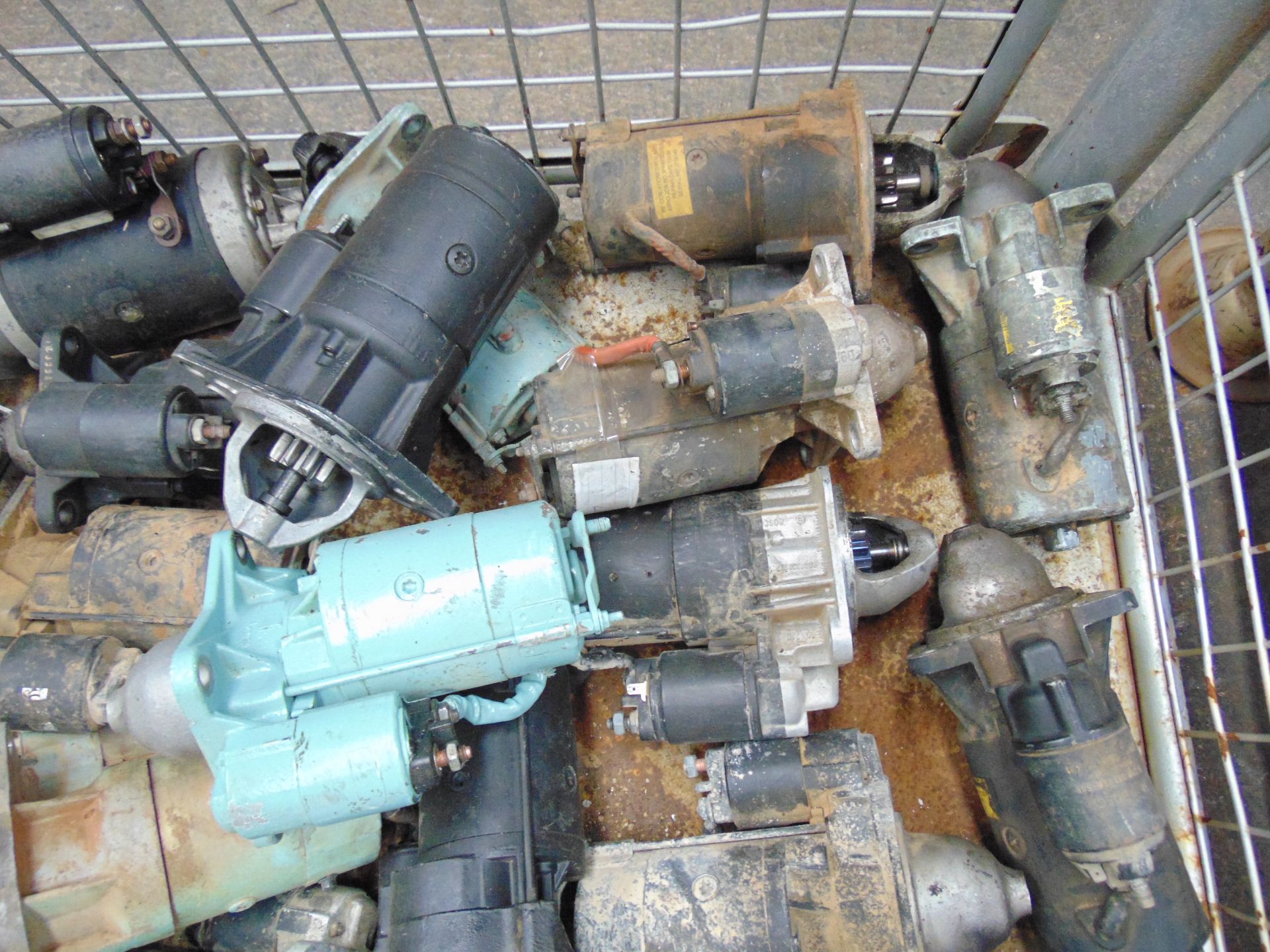 43 x Takeout Land Rover Starter Motors - Image 5 of 9