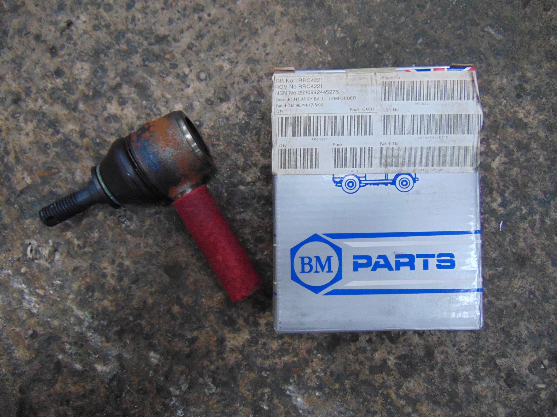 Approximately 300 x Land Rover 110 Track Rod Ends P/No RRC4221 - Image 2 of 3