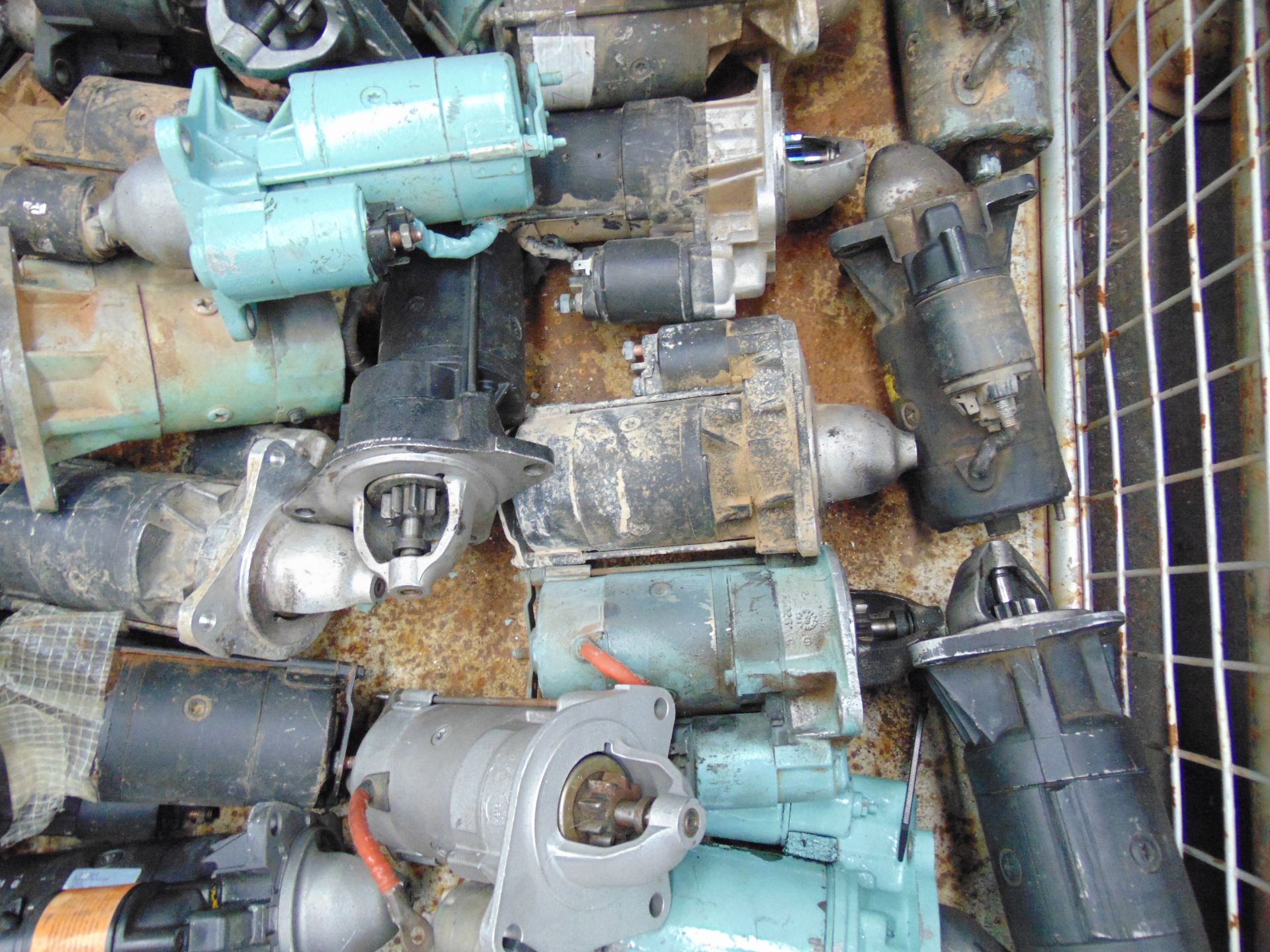 43 x Takeout Land Rover Starter Motors - Image 6 of 9