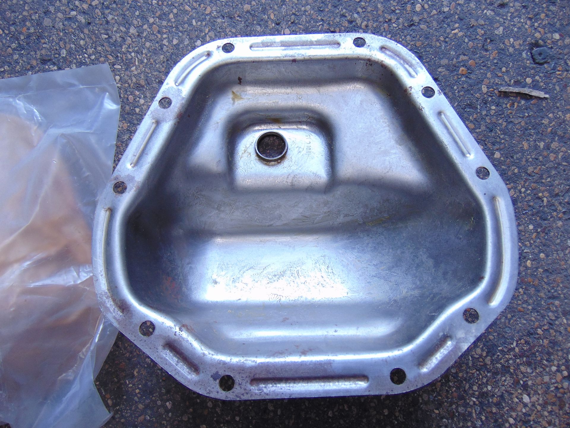 11 x Land Rover Defender Salisbury Axle Diff Pan Covers P/No RTC844 - Image 3 of 4