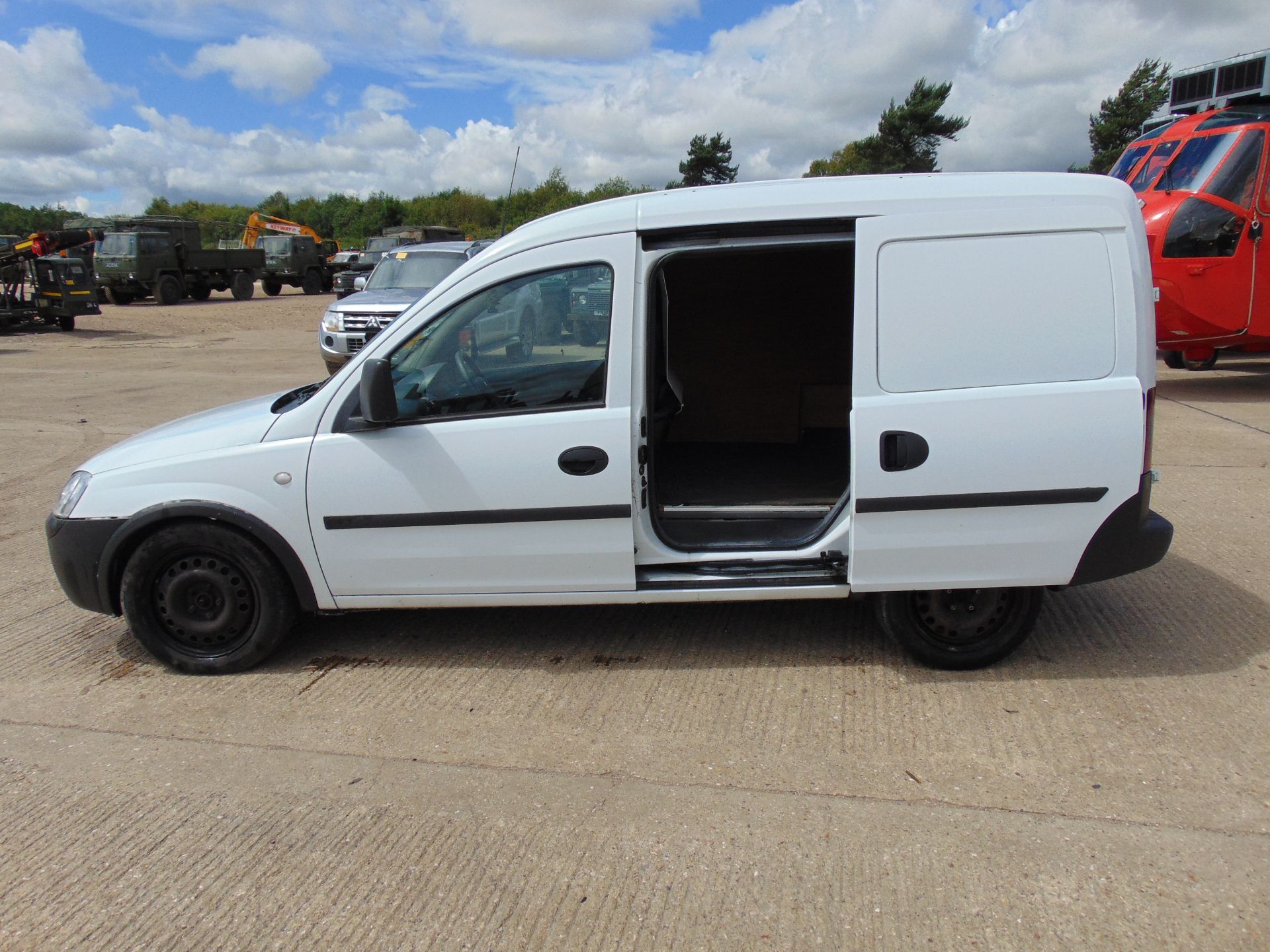 Vauxhall Combo 1.7 CDTi Panel Van - Image 5 of 17