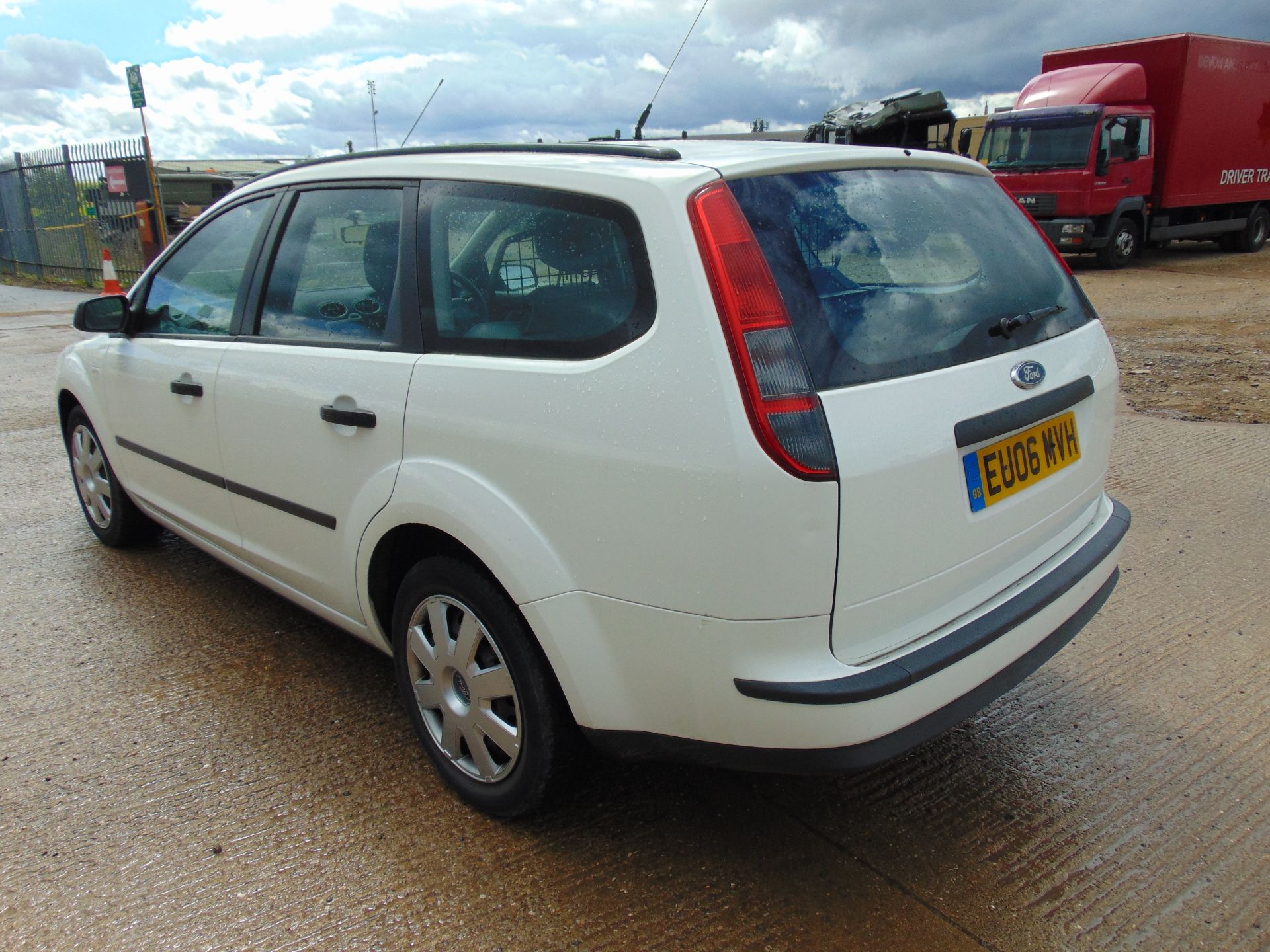 Ford Focus LX 1.6l TDi Estate - Image 6 of 18