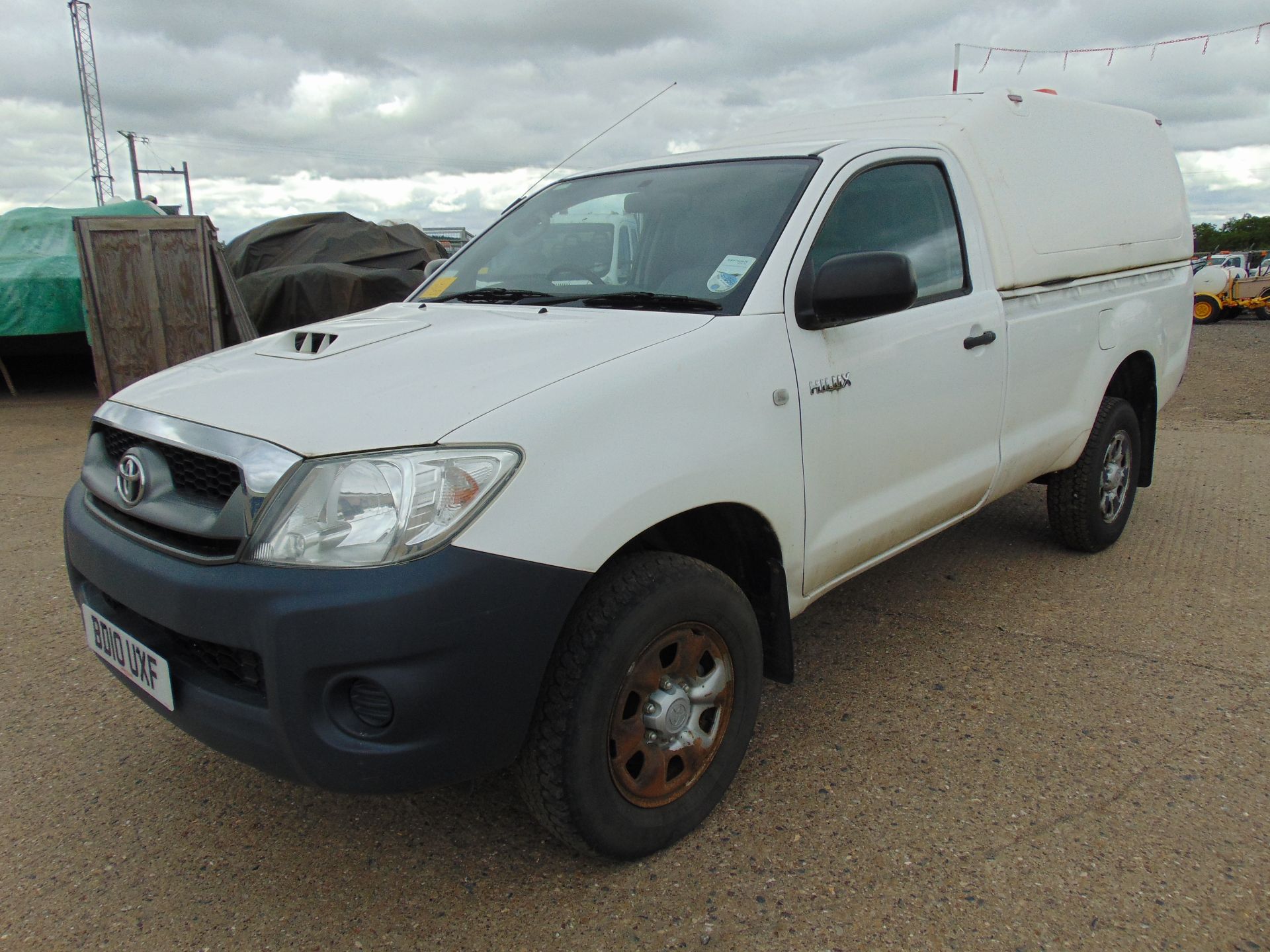 2010 Toyota Hilux 2.5 D4D Pickup - Image 3 of 16