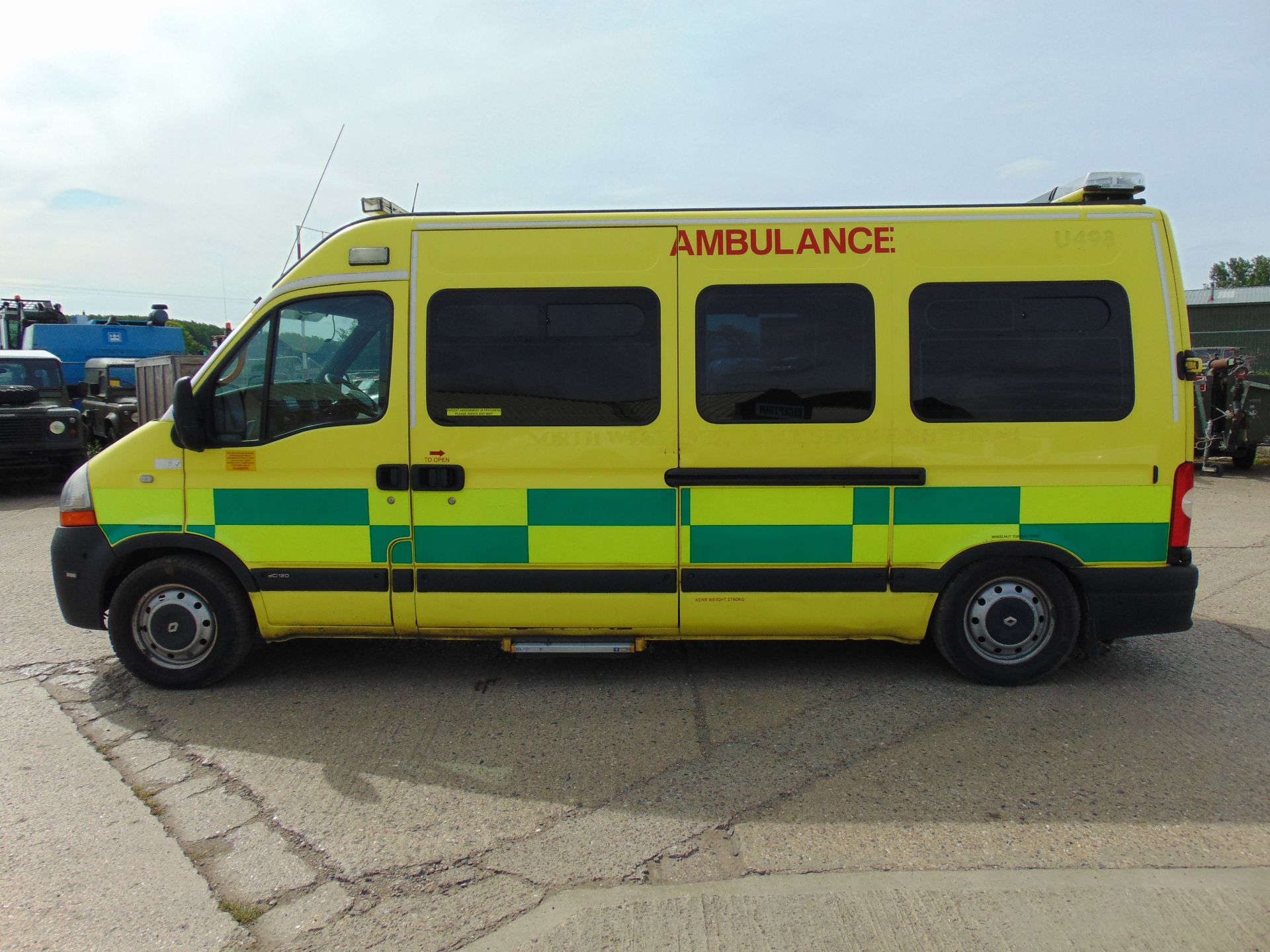 Renault Master 2.5 DCI ambulance - Image 4 of 19