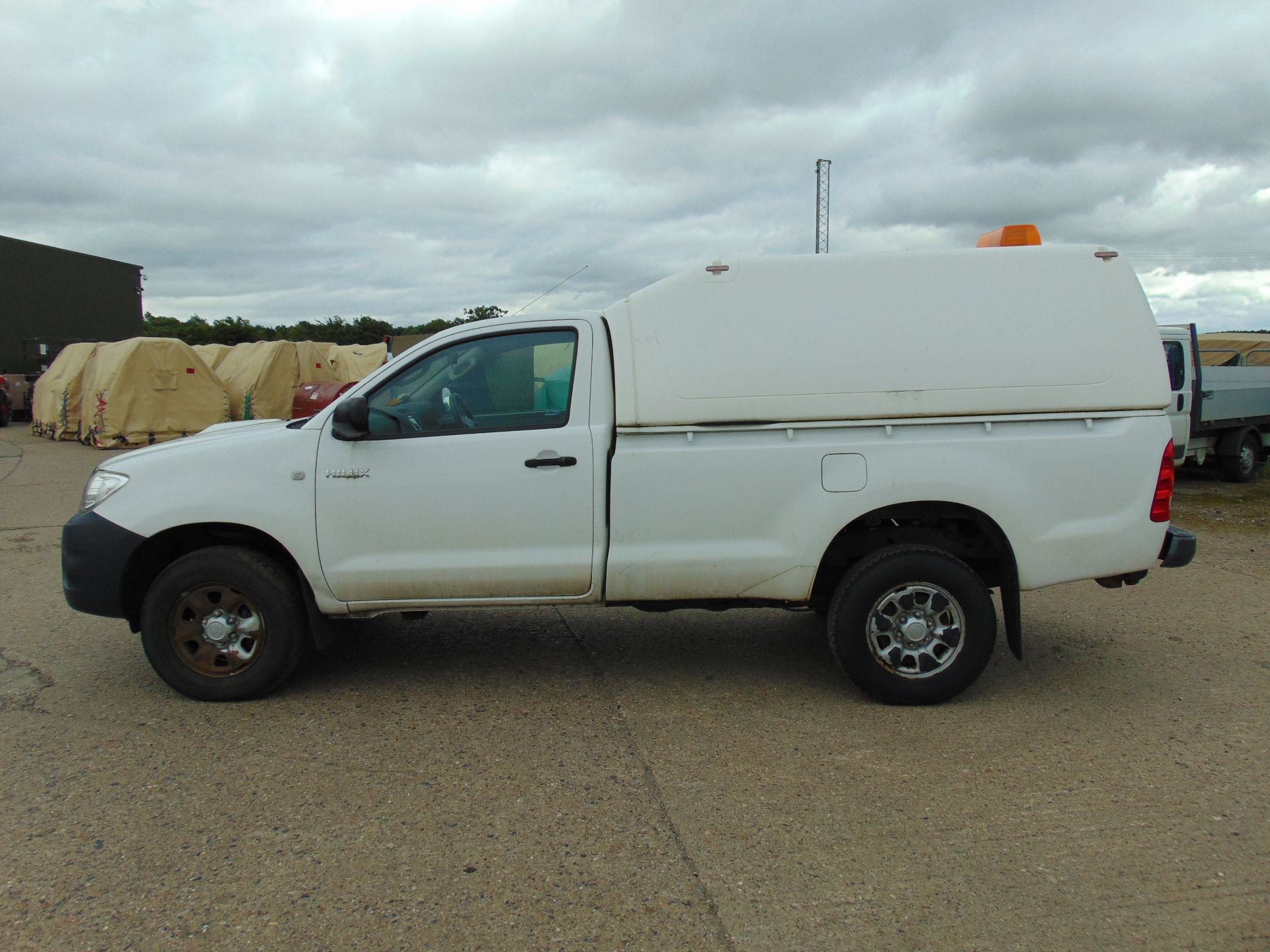 2010 Toyota Hilux 2.5 D4D Pickup - Image 4 of 16