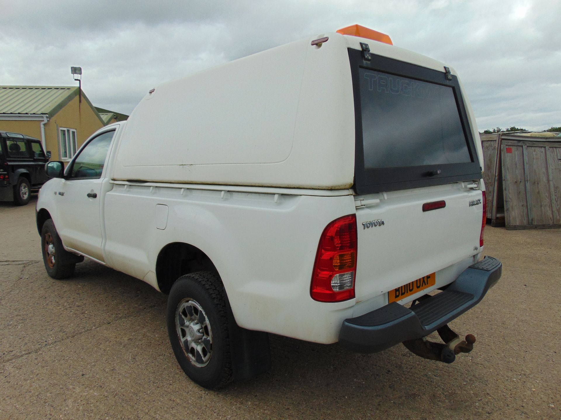 2010 Toyota Hilux 2.5 D4D Pickup - Image 6 of 16