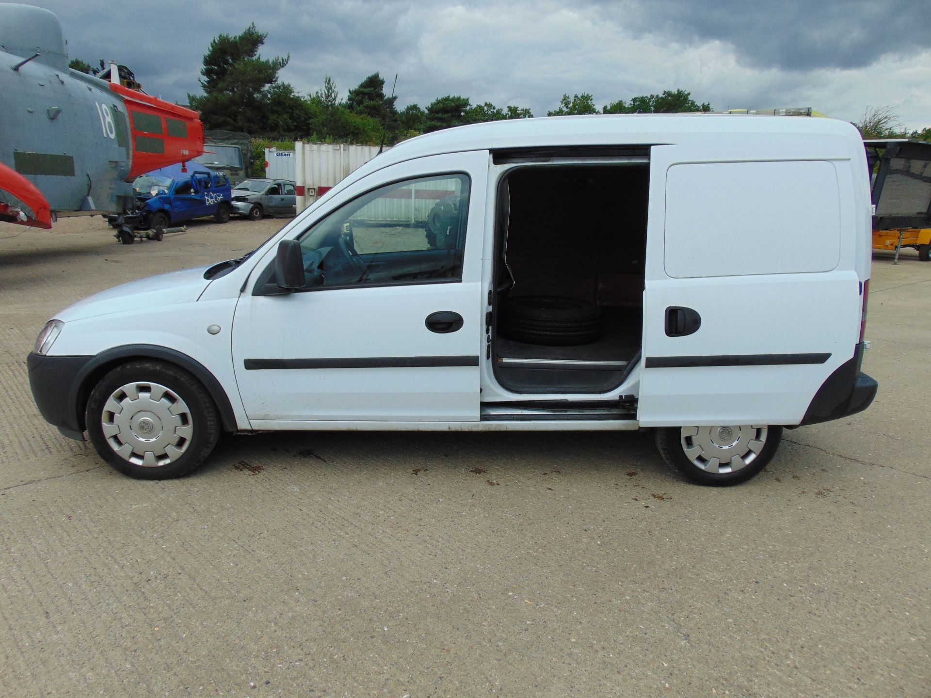 Vauxhall Combo 1.7 CDTi Panel Van - Image 5 of 16