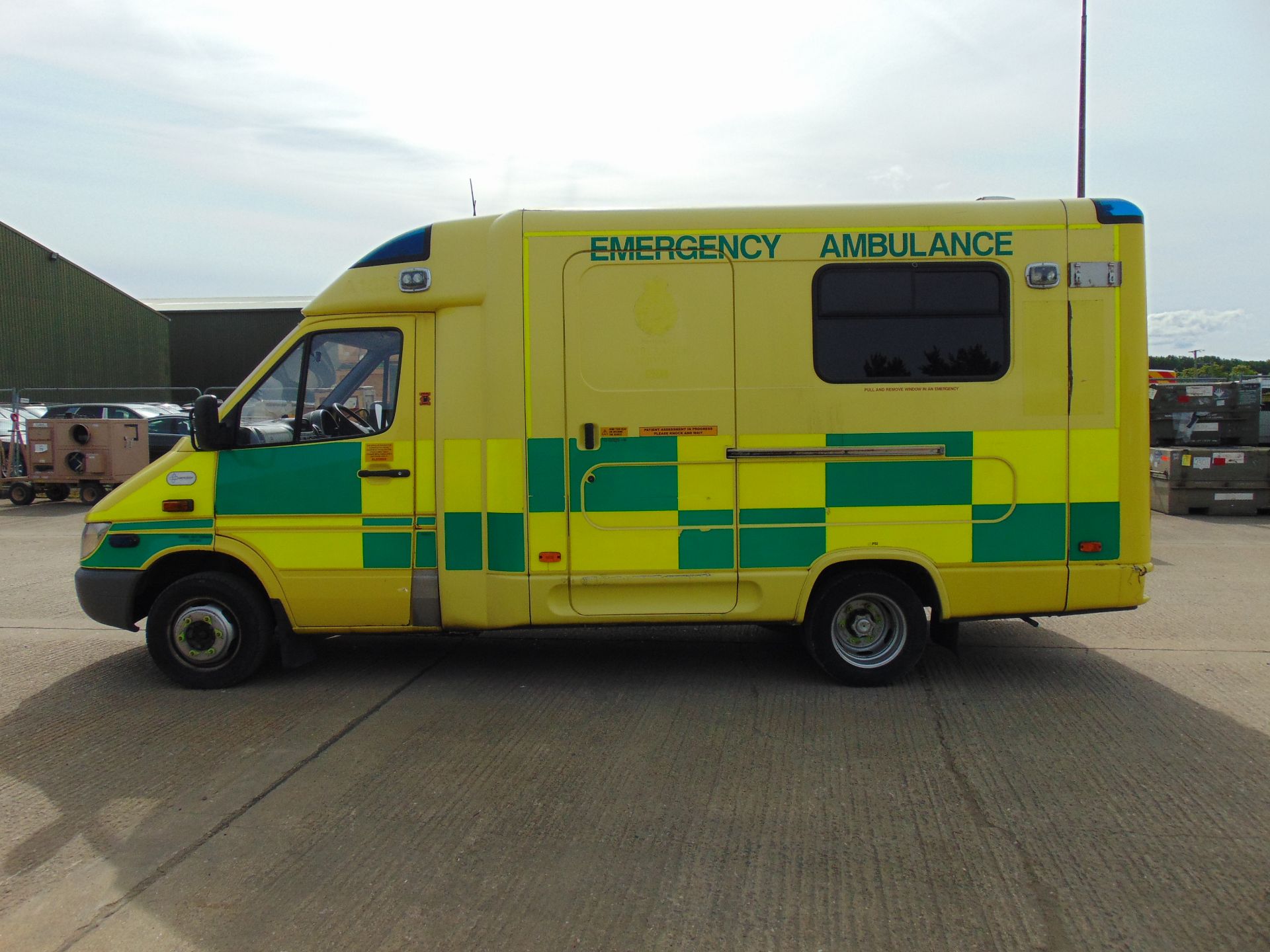 Mercedes Sprinter 515 CDI Turbo diesel ambulance - Image 4 of 20