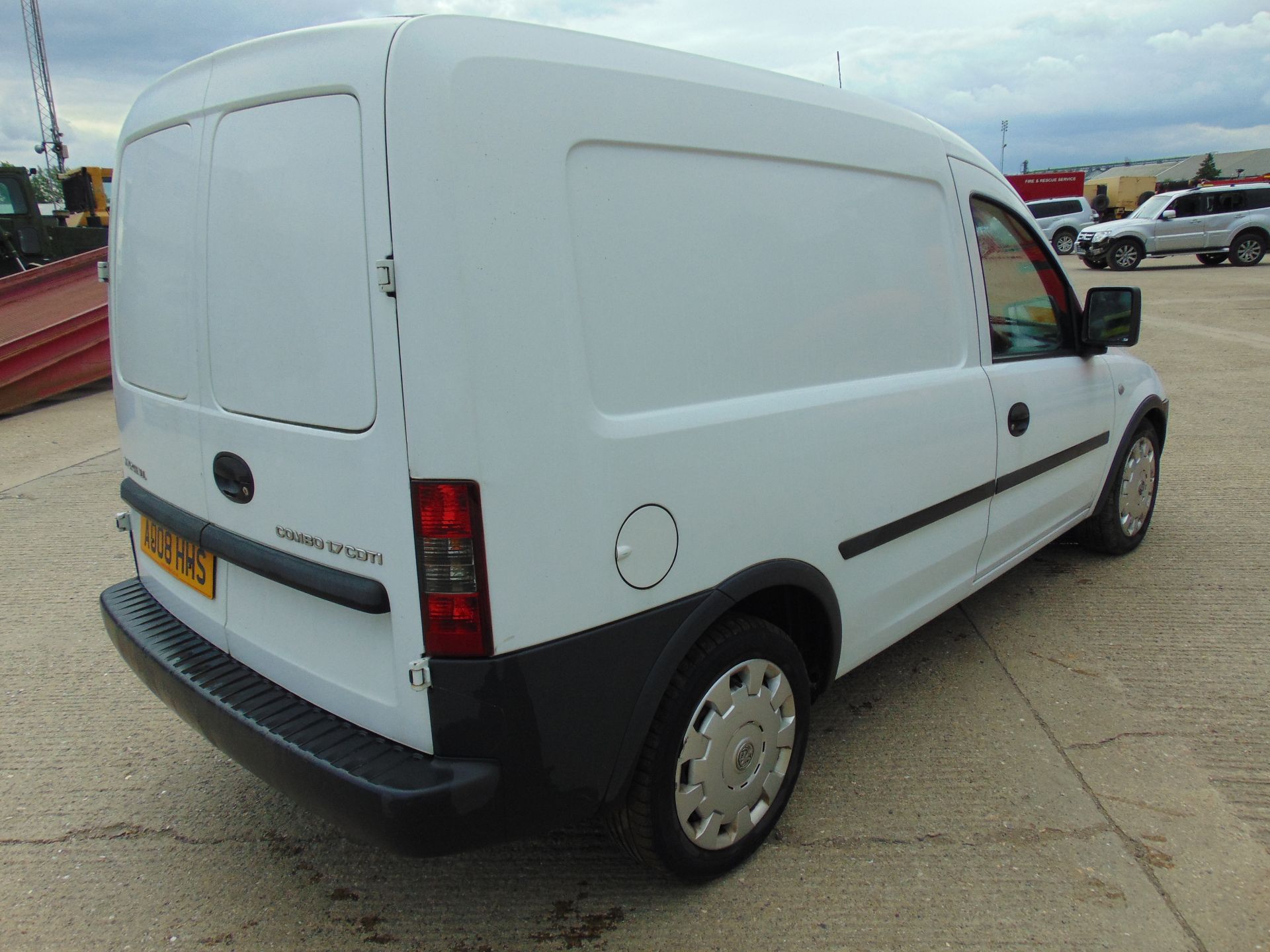 Vauxhall Combo 1.7 CDTi Panel Van - Image 9 of 16