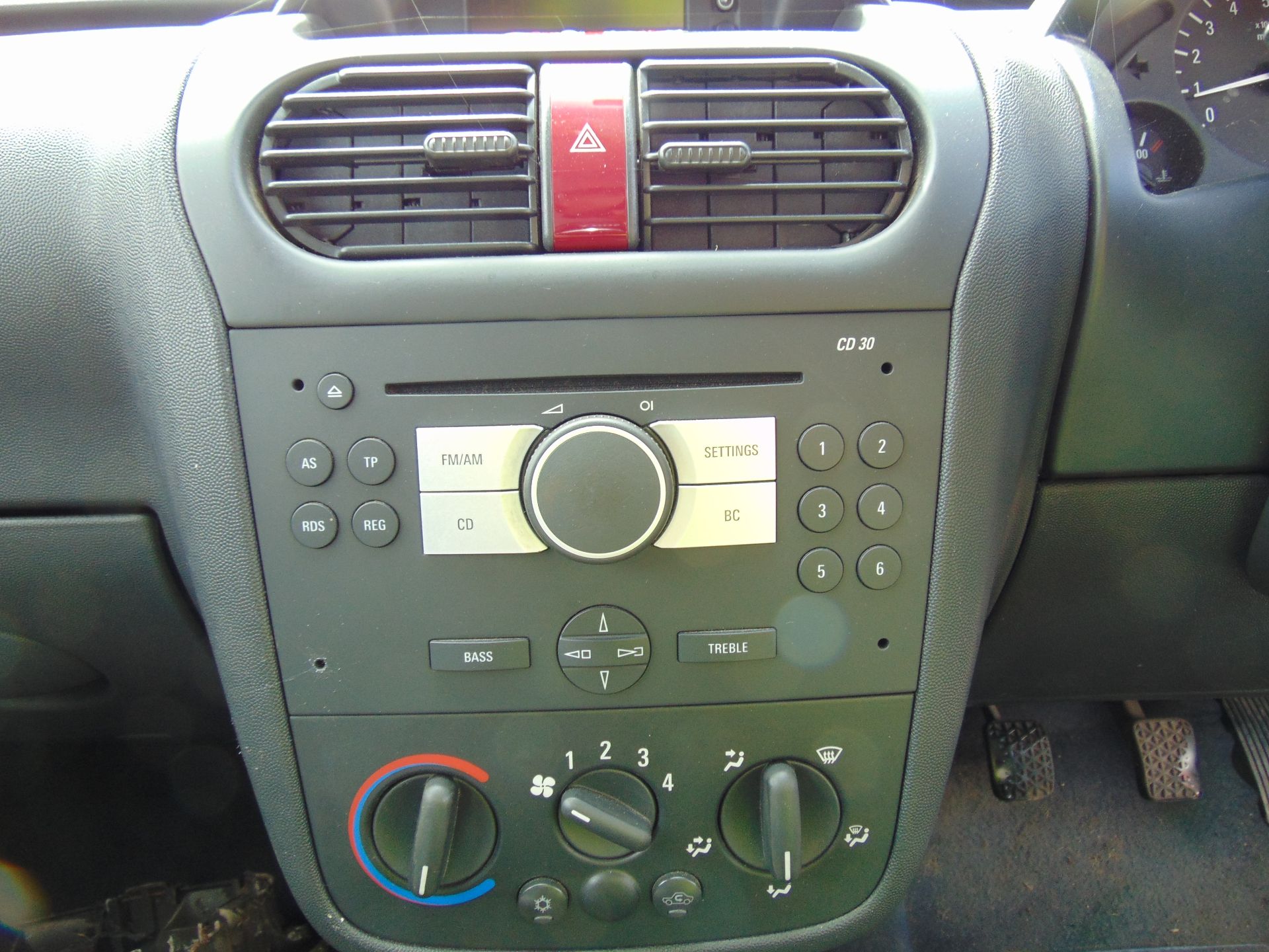 Vauxhall Combo 1.7 CDTi Panel Van - Image 11 of 17