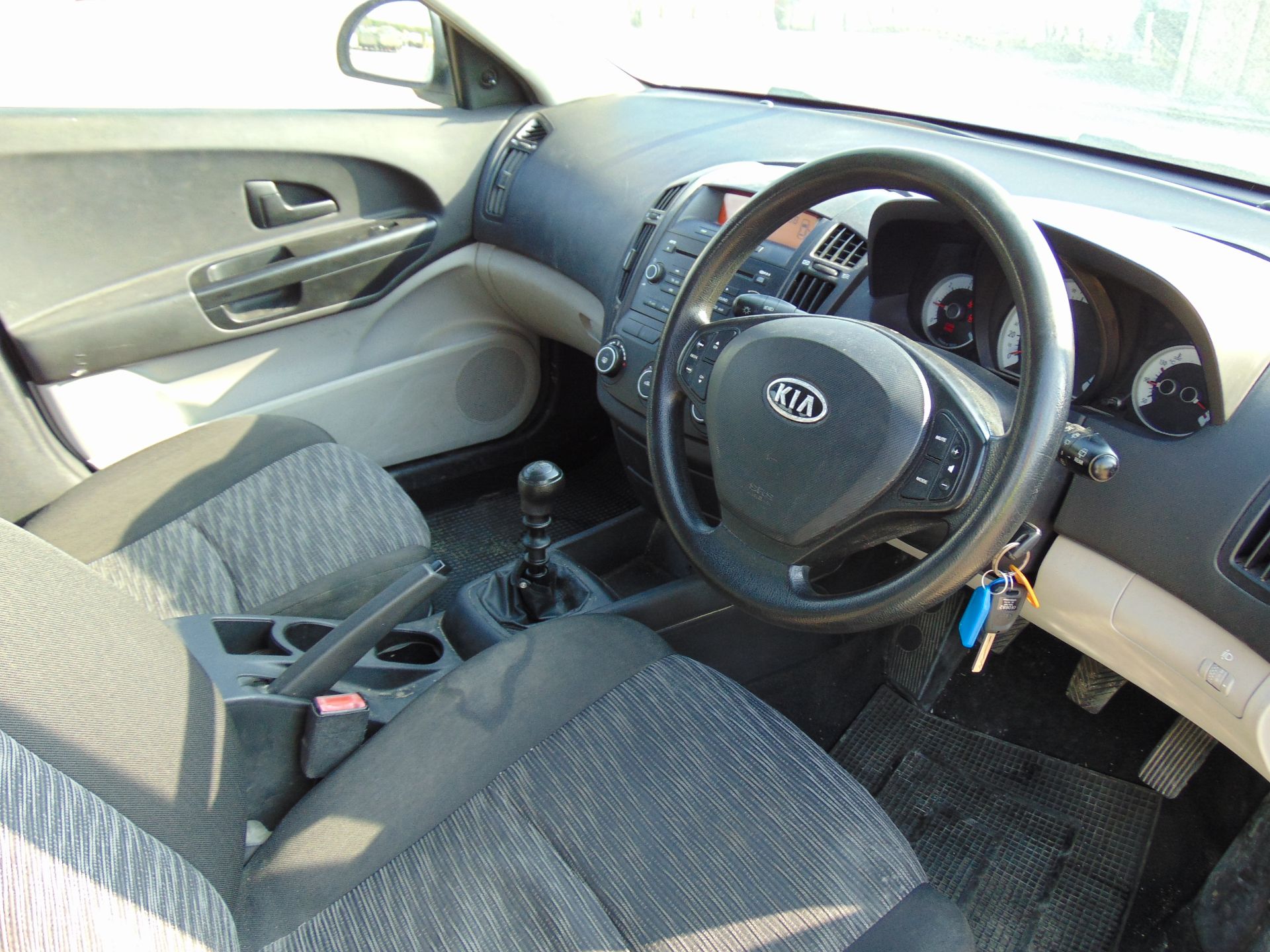 Kia Cee'd 1.6 CRDI - Image 11 of 16