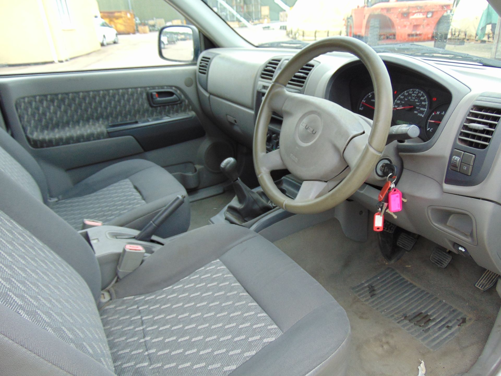 Isuzu D-Max Double Cab 3.0 Diesel 4 x 4 - Image 11 of 16