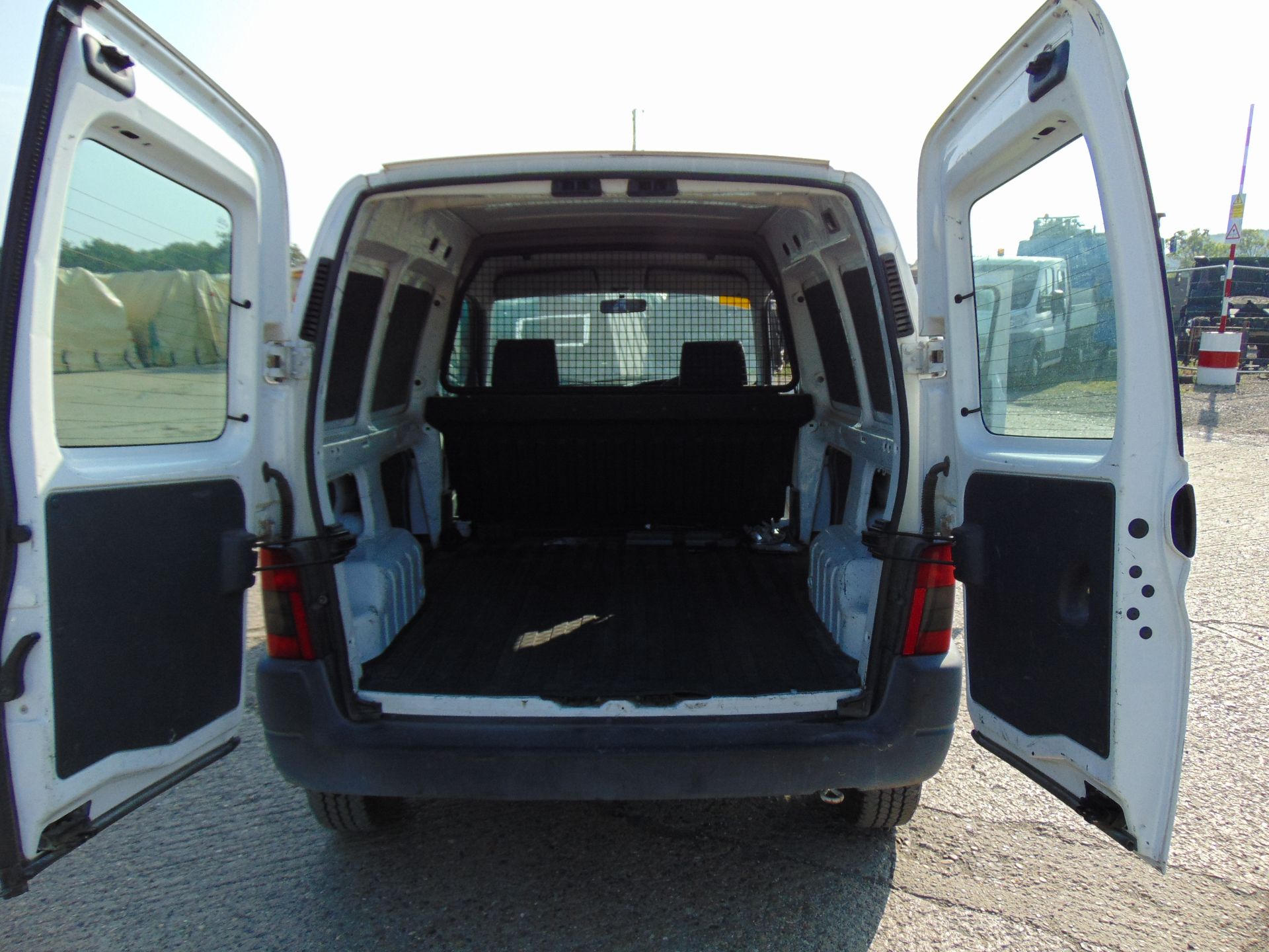 Peugeot Partner Van - Image 12 of 14