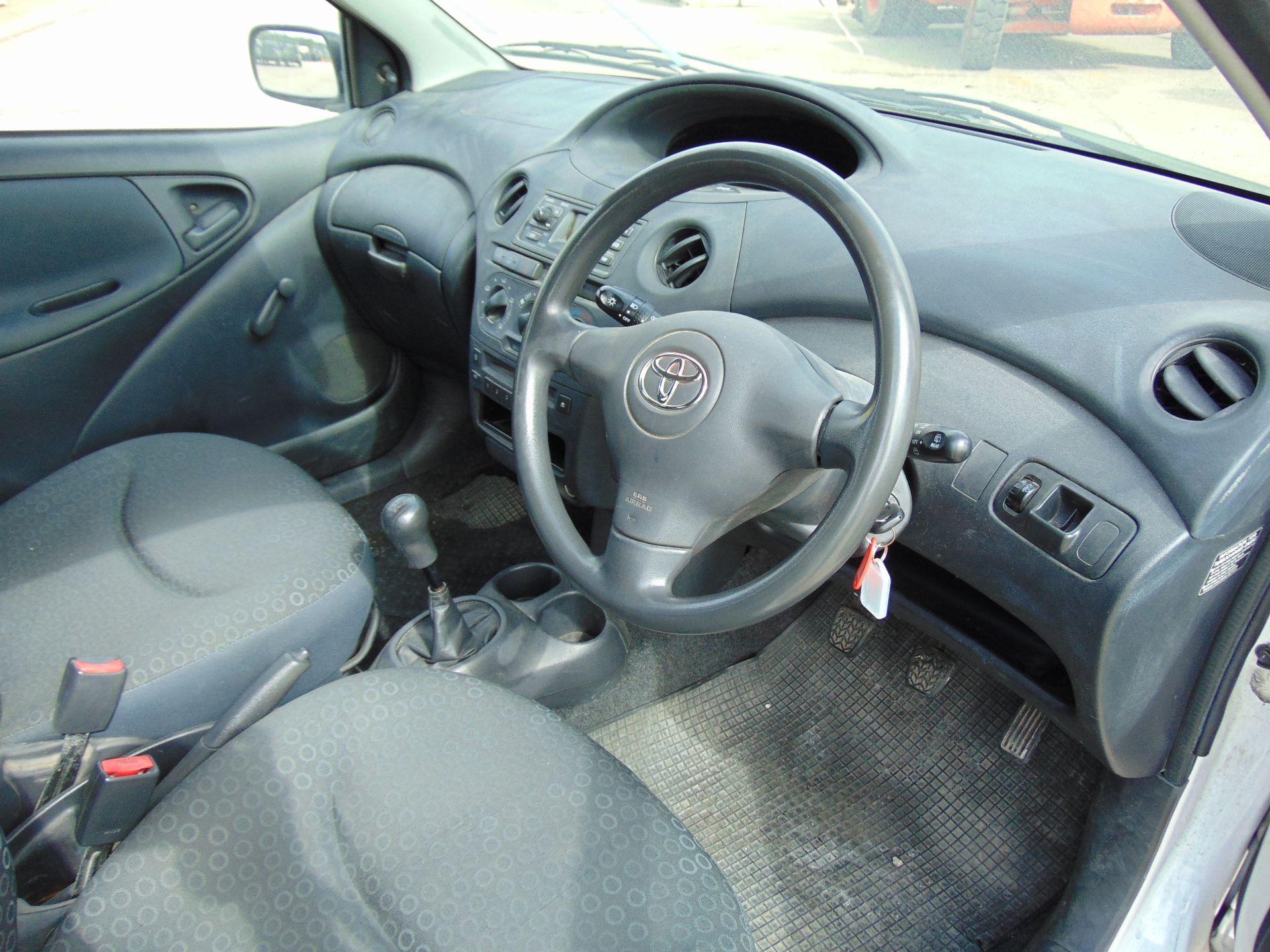 Toyota Yaris 1.4 D4D - Image 10 of 14