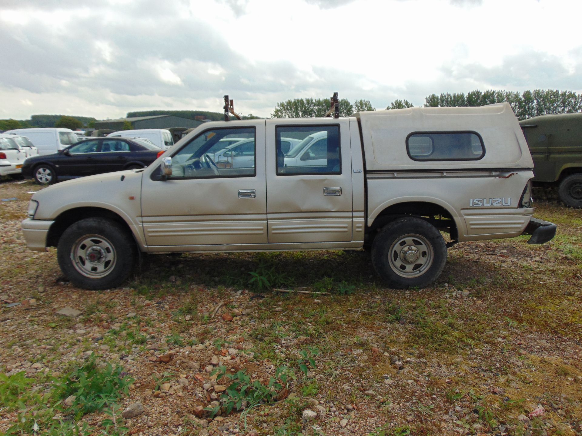 Isuzu Trooper Double Cab 3.1 Diesel 4 x 4 Pickup - Image 4 of 17