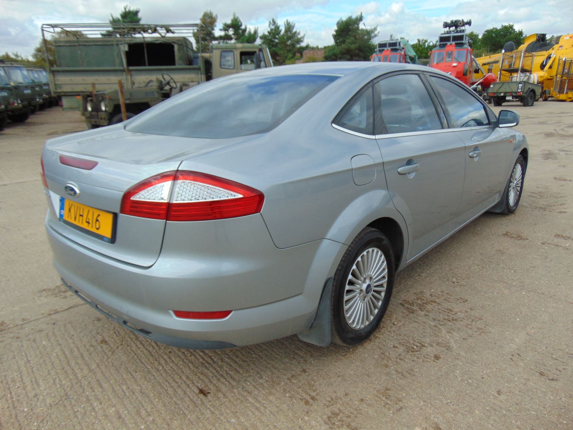 Ford Mondeo 2.5L Turbo Saloon - Image 8 of 19