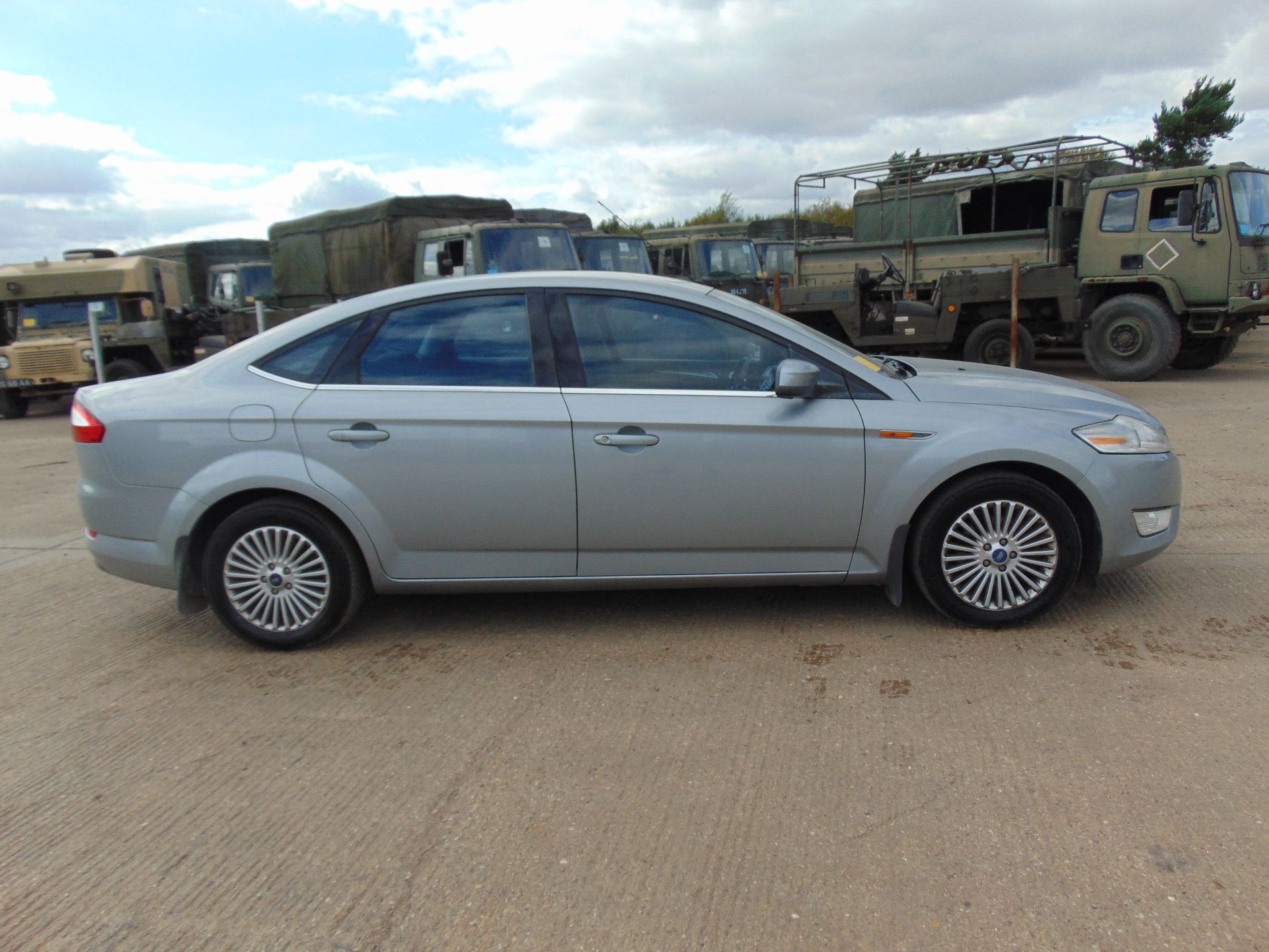 Ford Mondeo 2.5L Turbo Saloon - Image 5 of 19