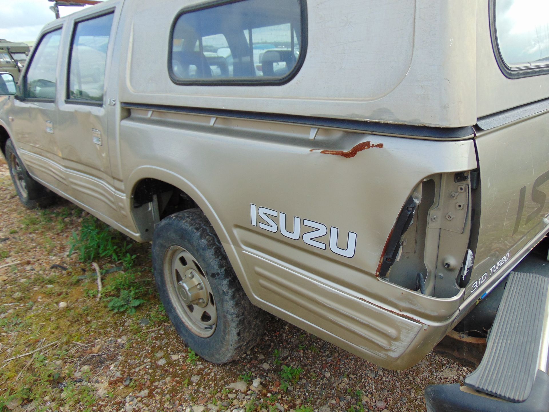 Isuzu Trooper Double Cab 3.1 Diesel 4 x 4 Pickup - Image 10 of 17