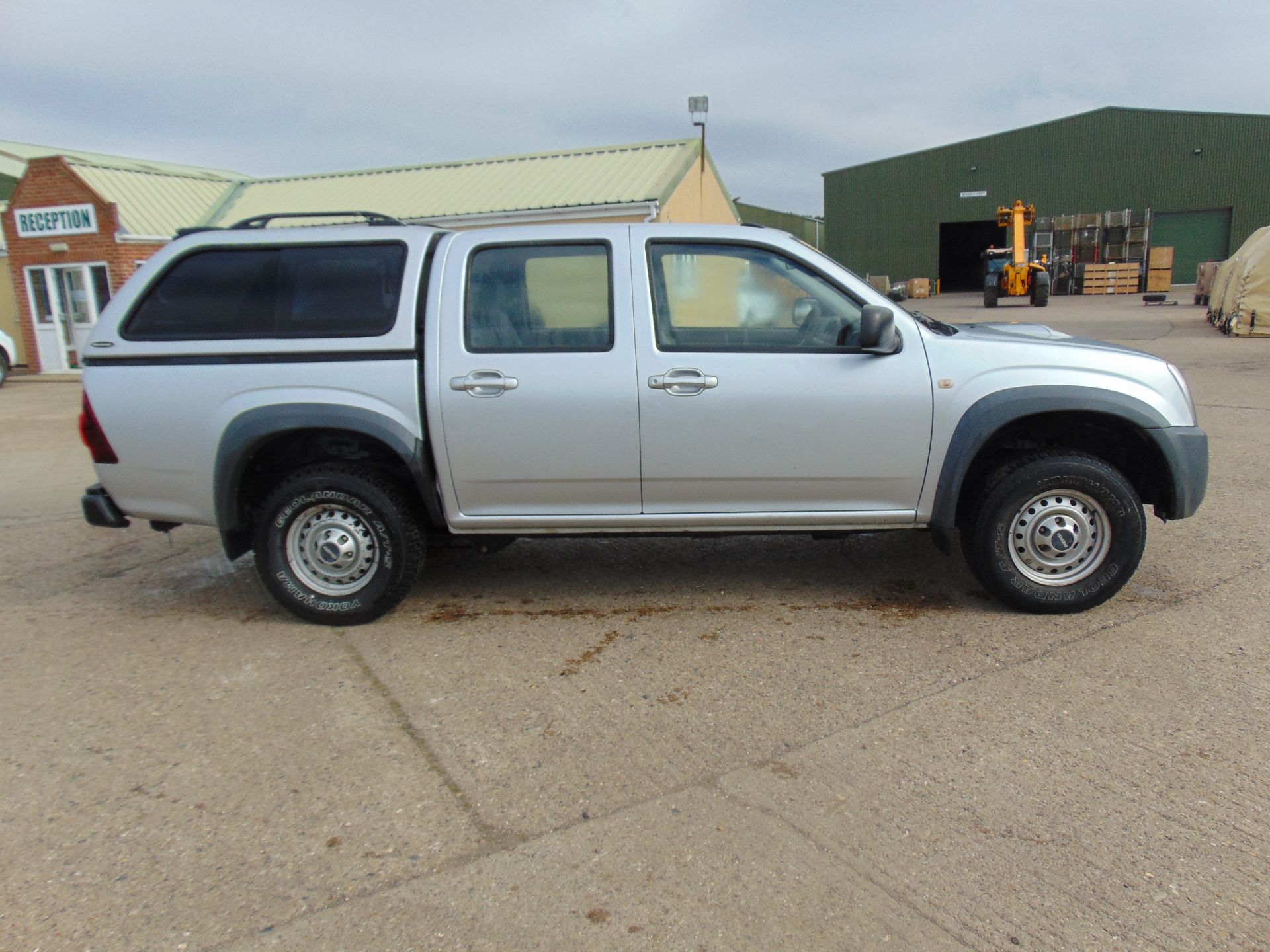 Isuzu D-Max Double Cab 2.5 Diesel 4 x 4 - Image 5 of 16