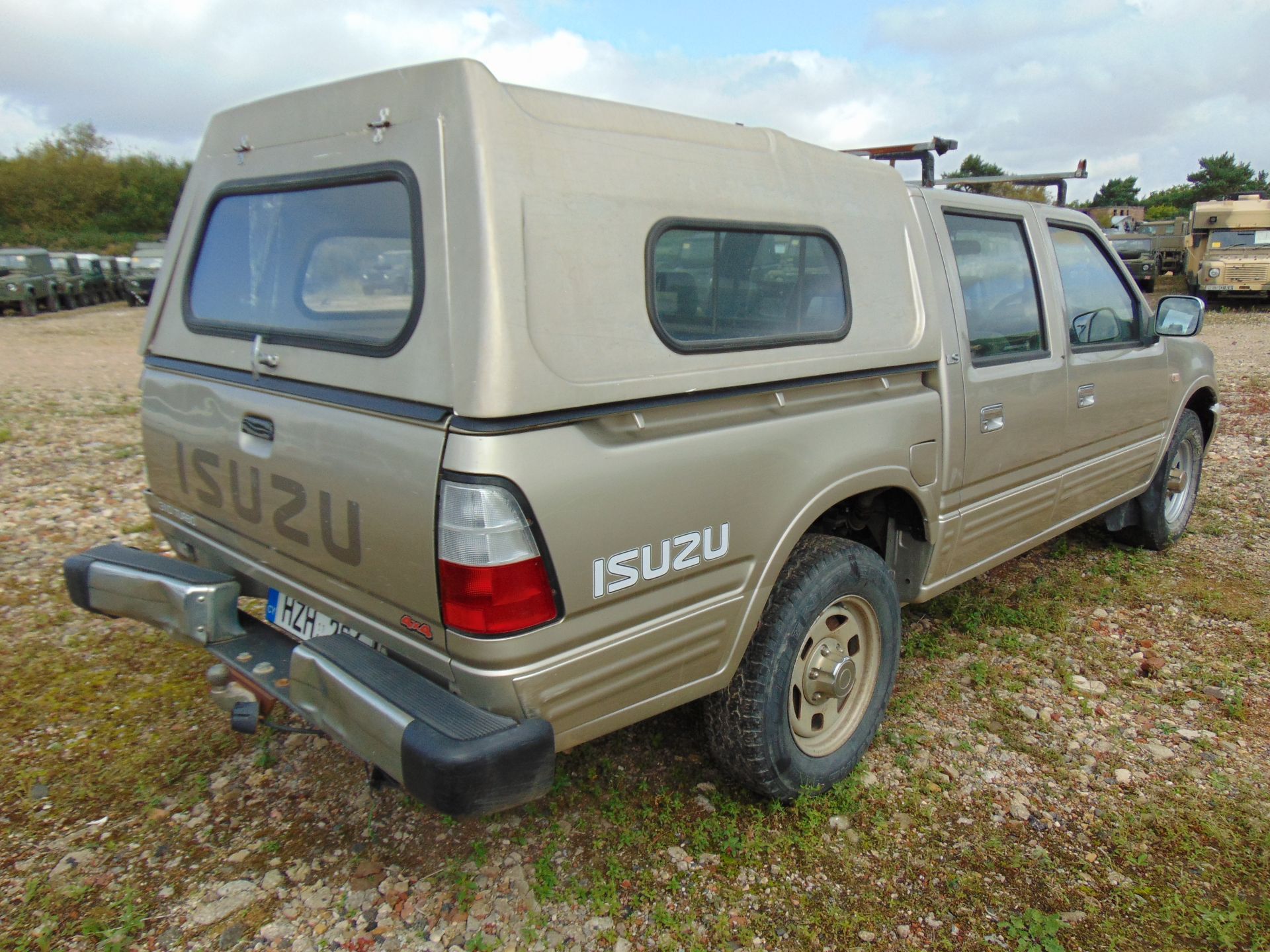 Isuzu Trooper Double Cab 3.1 Diesel 4 x 4 Pickup - Image 8 of 17