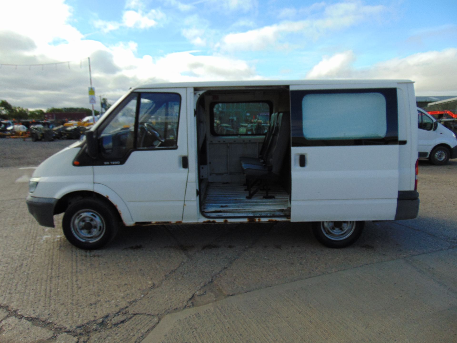 Ford Transit 85 T260 Crew Cab Panel Van - Image 5 of 23