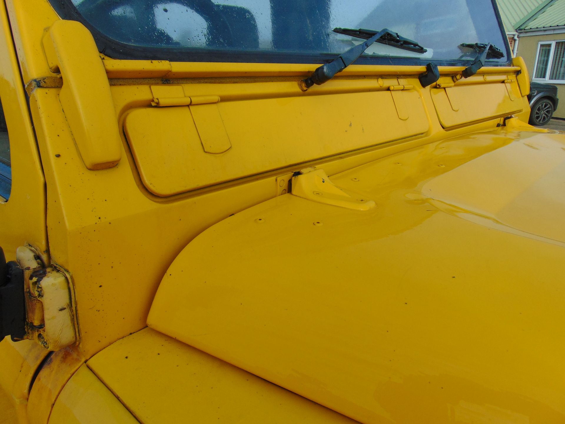 Land Rover Defender 90 300TDi Hard Top - Image 15 of 19