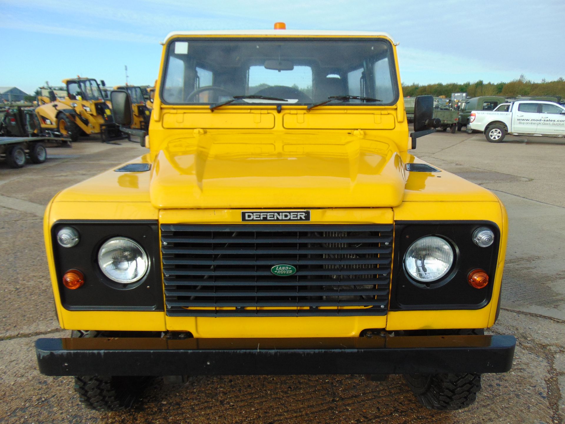 Land Rover Defender 90 300TDi Hard Top - Image 2 of 19