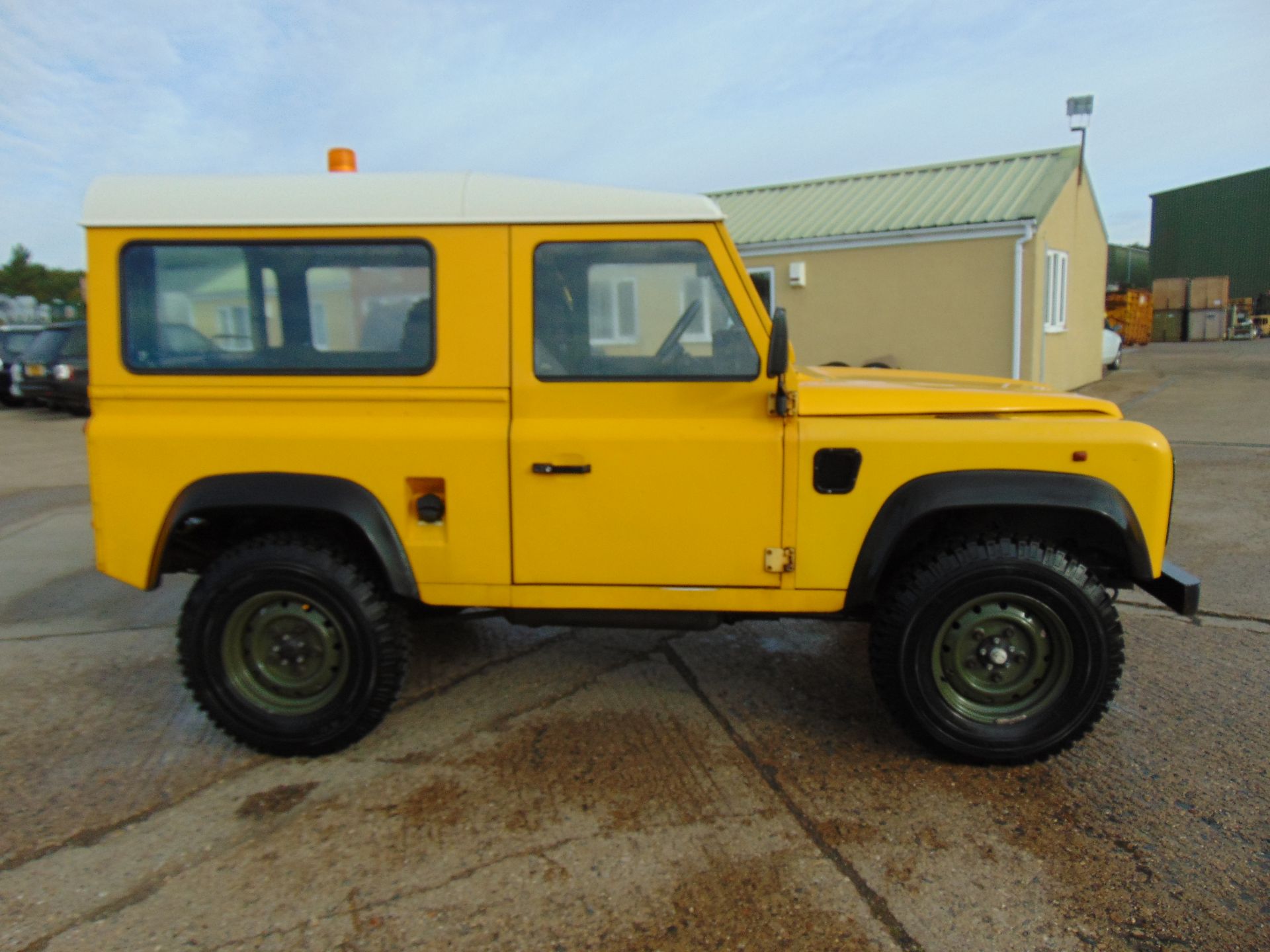 Land Rover Defender 90 300TDi Hard Top - Image 5 of 19