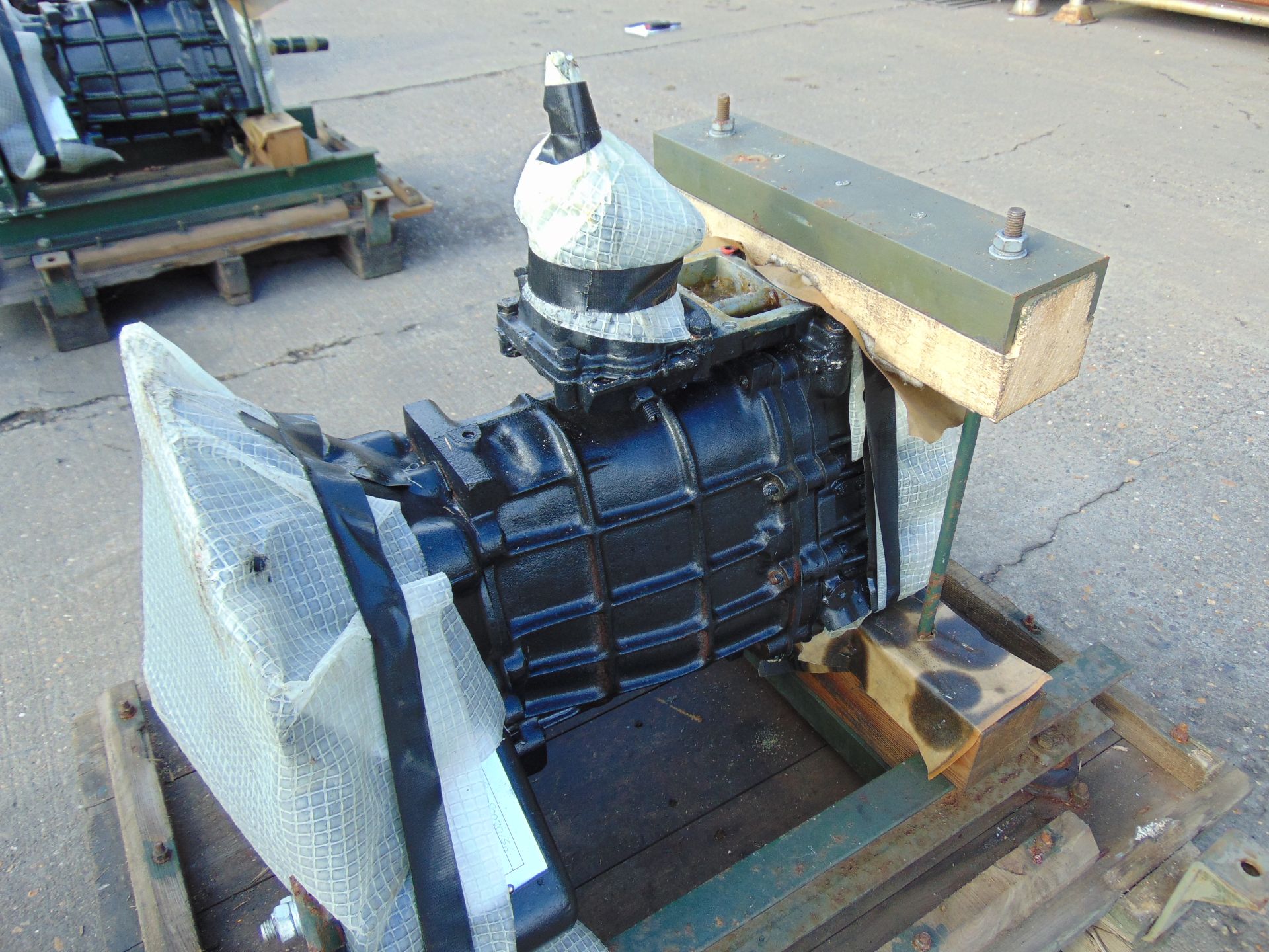 A1 Reconditioned Land Rover LT77 Gearbox - Image 2 of 3