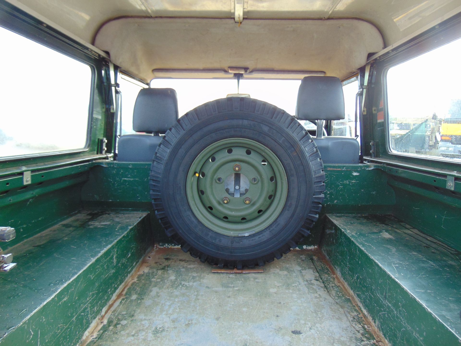 Land Rover Defender 90 300TDi Hard Top - Image 12 of 19